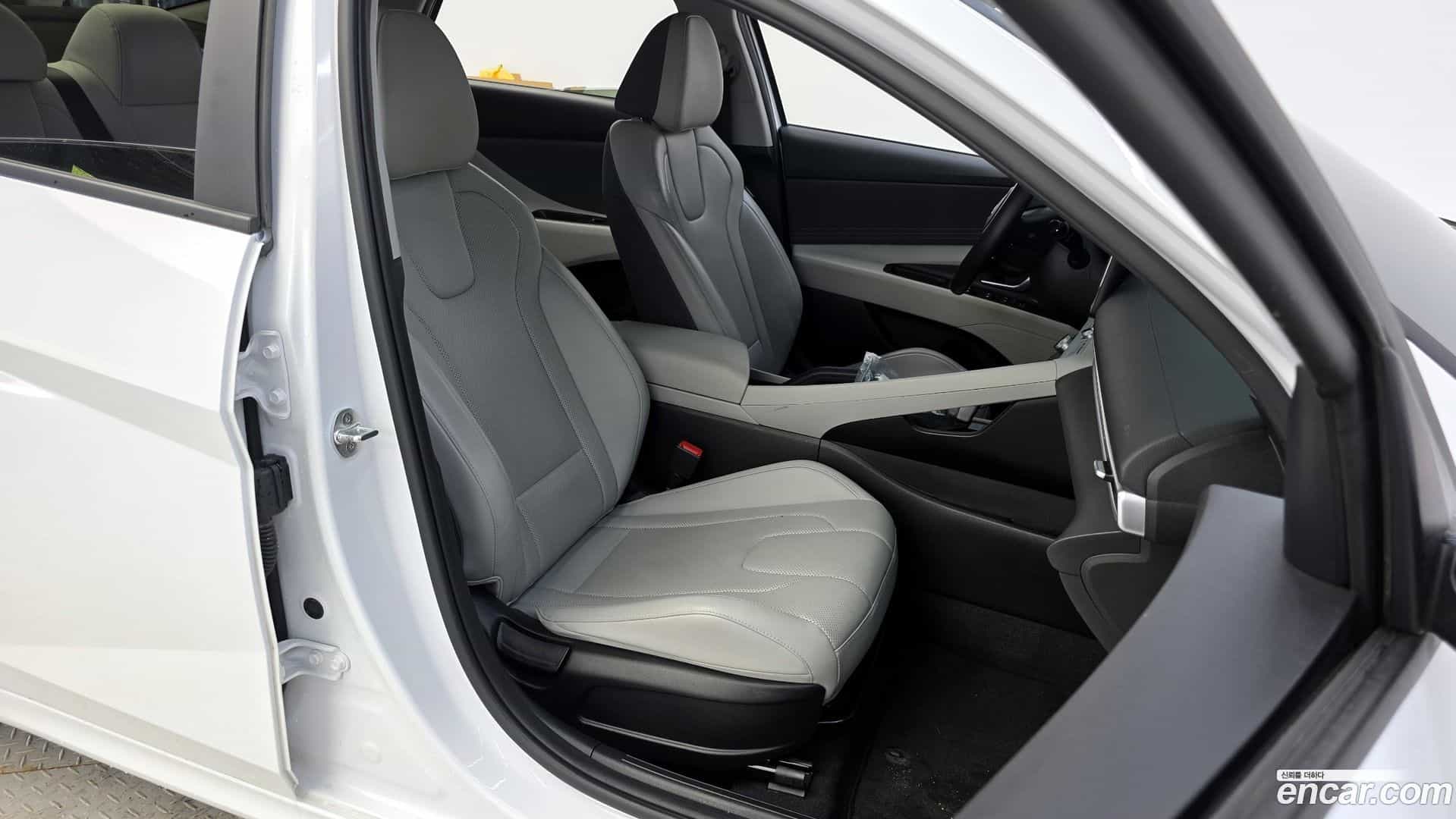 AVANTE Hyundai 2022.3-INNER-036