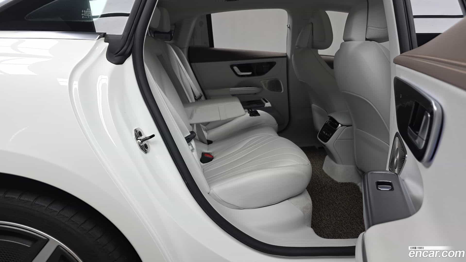 EQE Mercedes-Benz 2023.6-OPTION-015