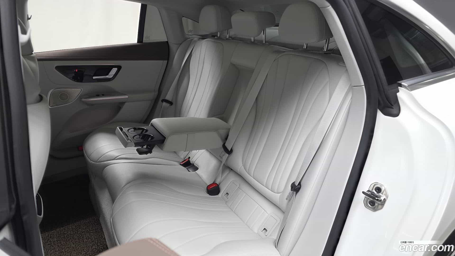 EQE Mercedes-Benz 2023.6-OPTION-016