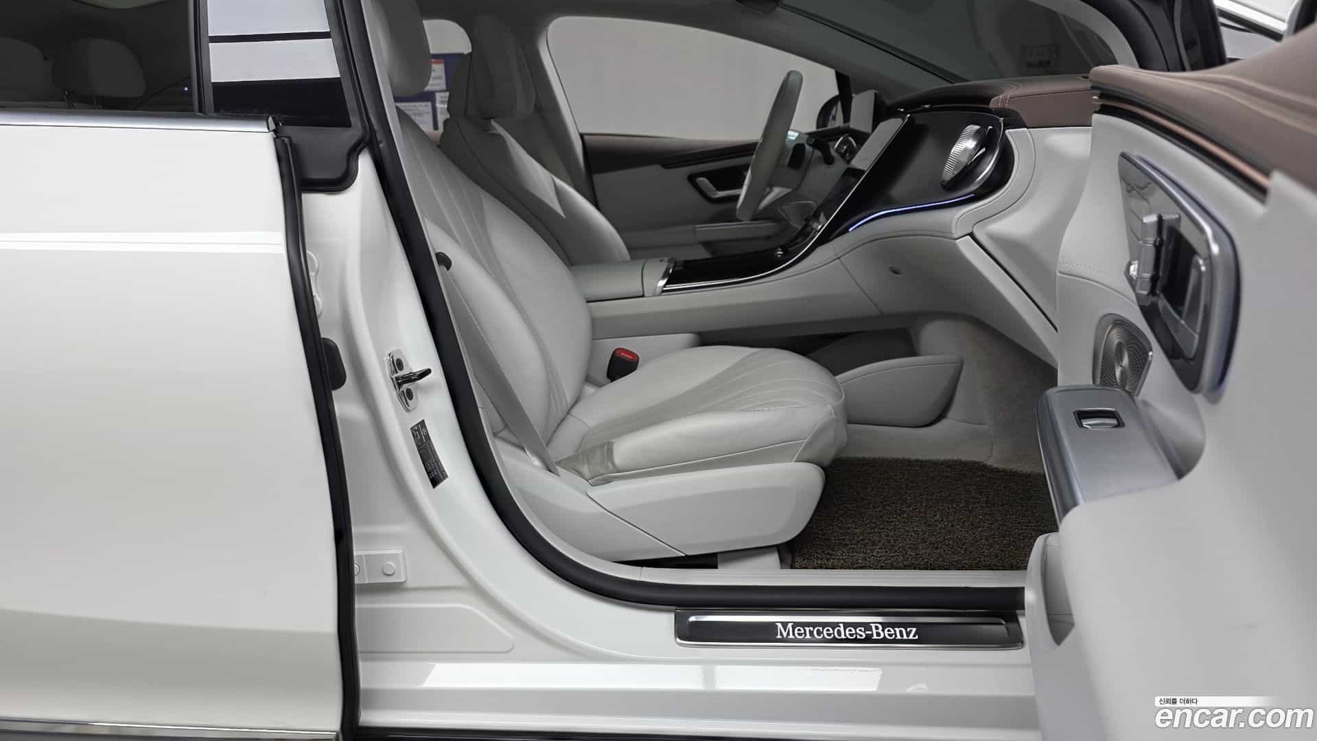 EQE Mercedes-Benz 2023.6-INNER-036