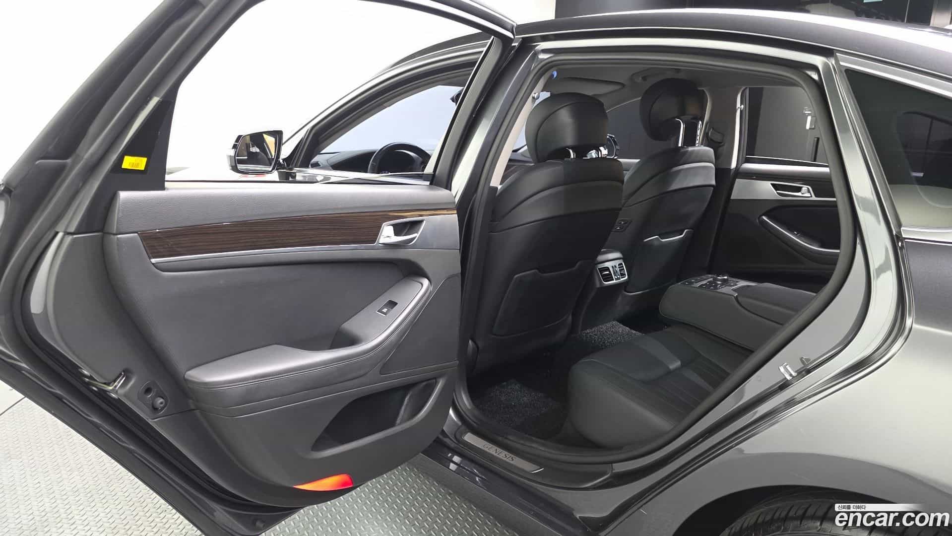 G80 Genesis 2018.1-INNER-036