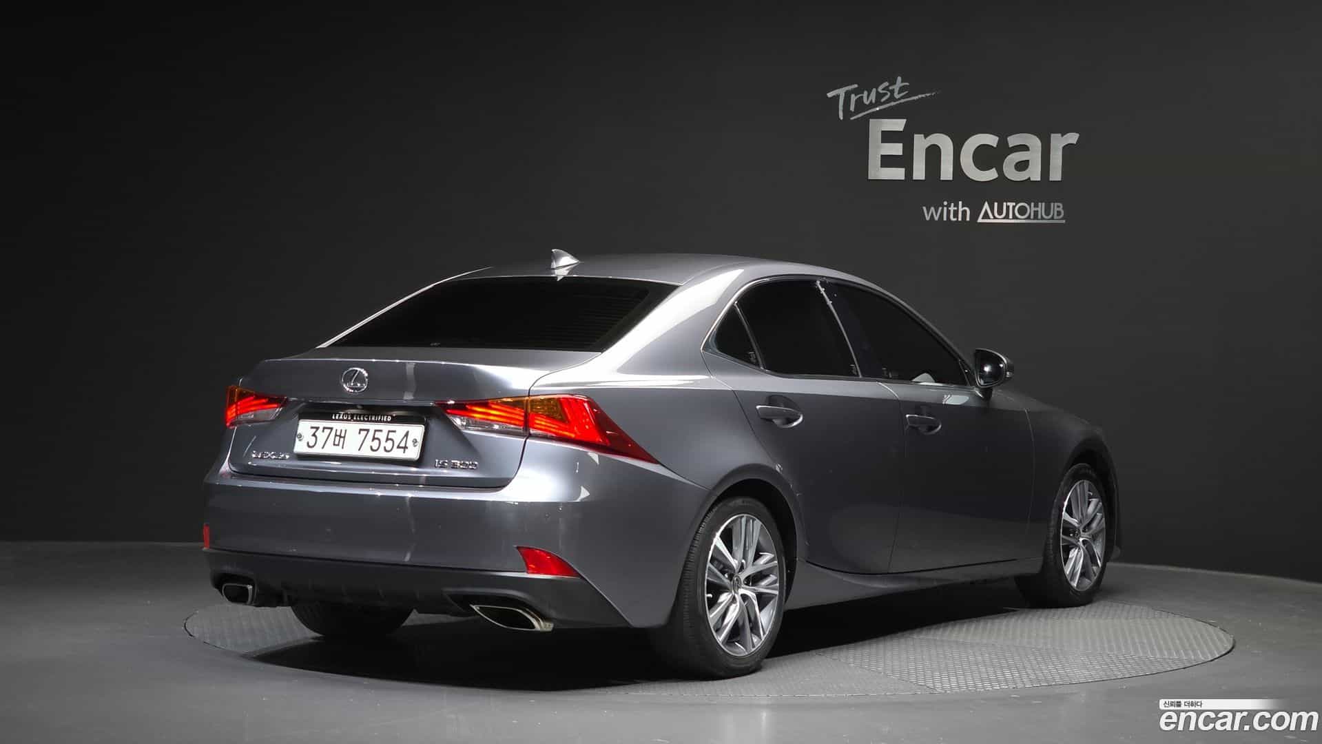 IS Lexus 2019.2-OUTER-002