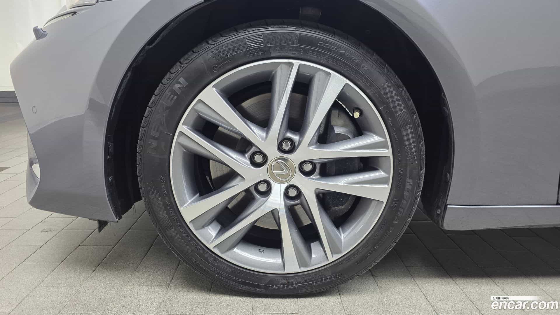 IS Lexus 2019.2-OUTER-005