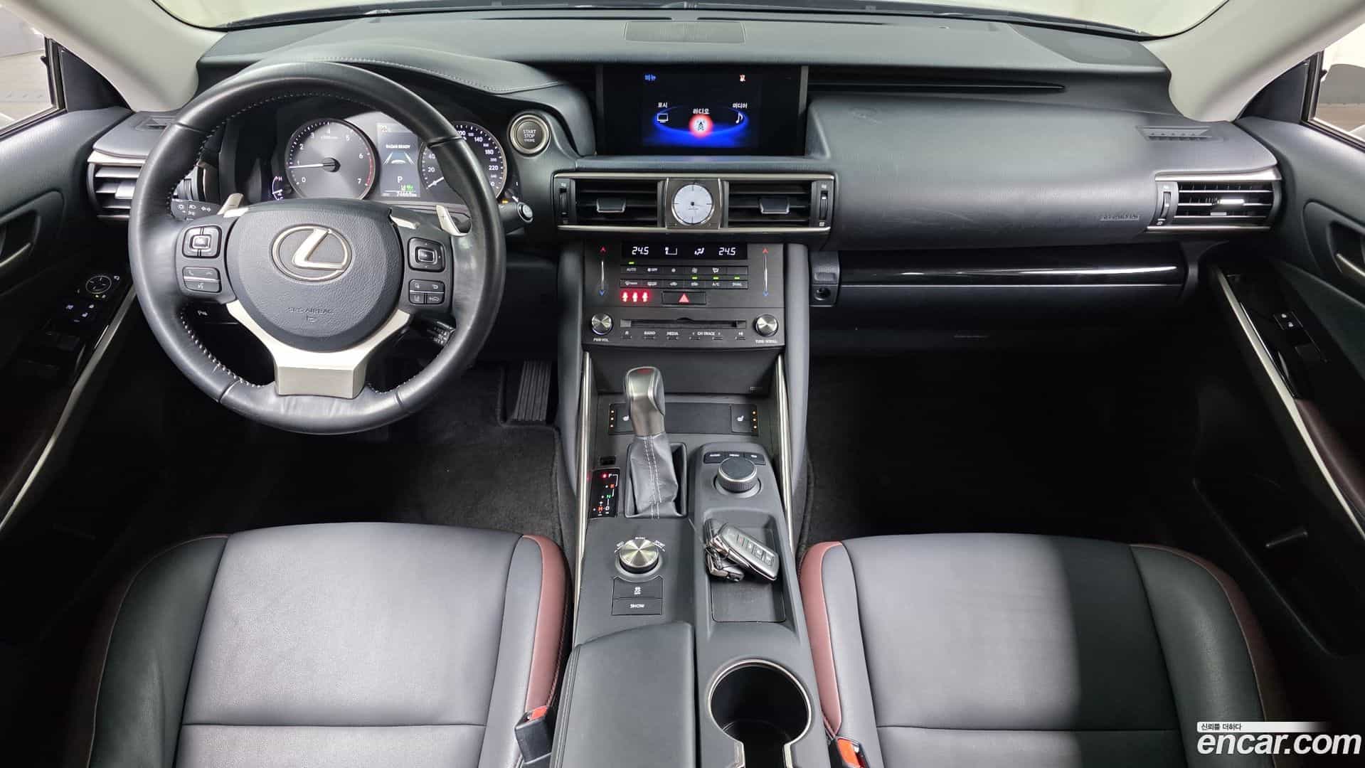 IS Lexus 2019.2-INNER-007