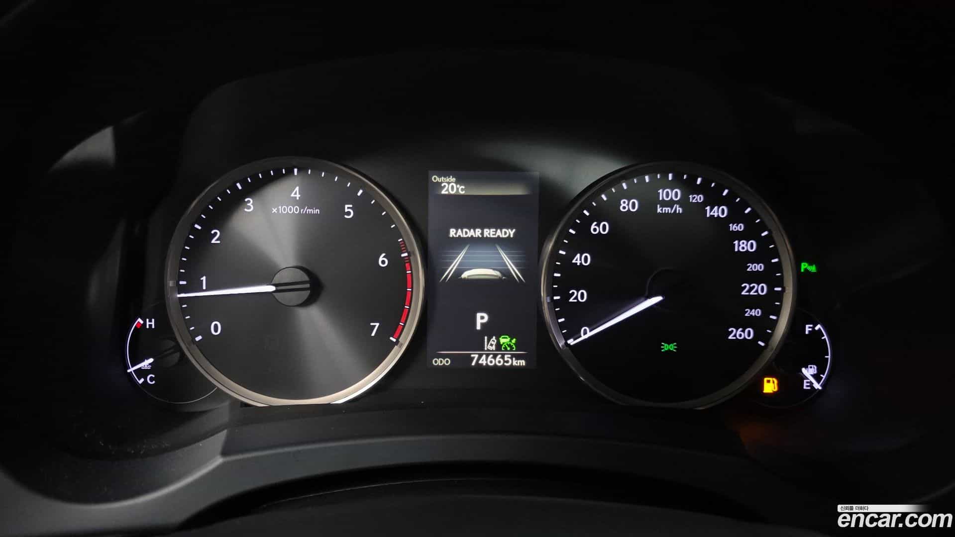 IS Lexus 2019.2-INNER-008