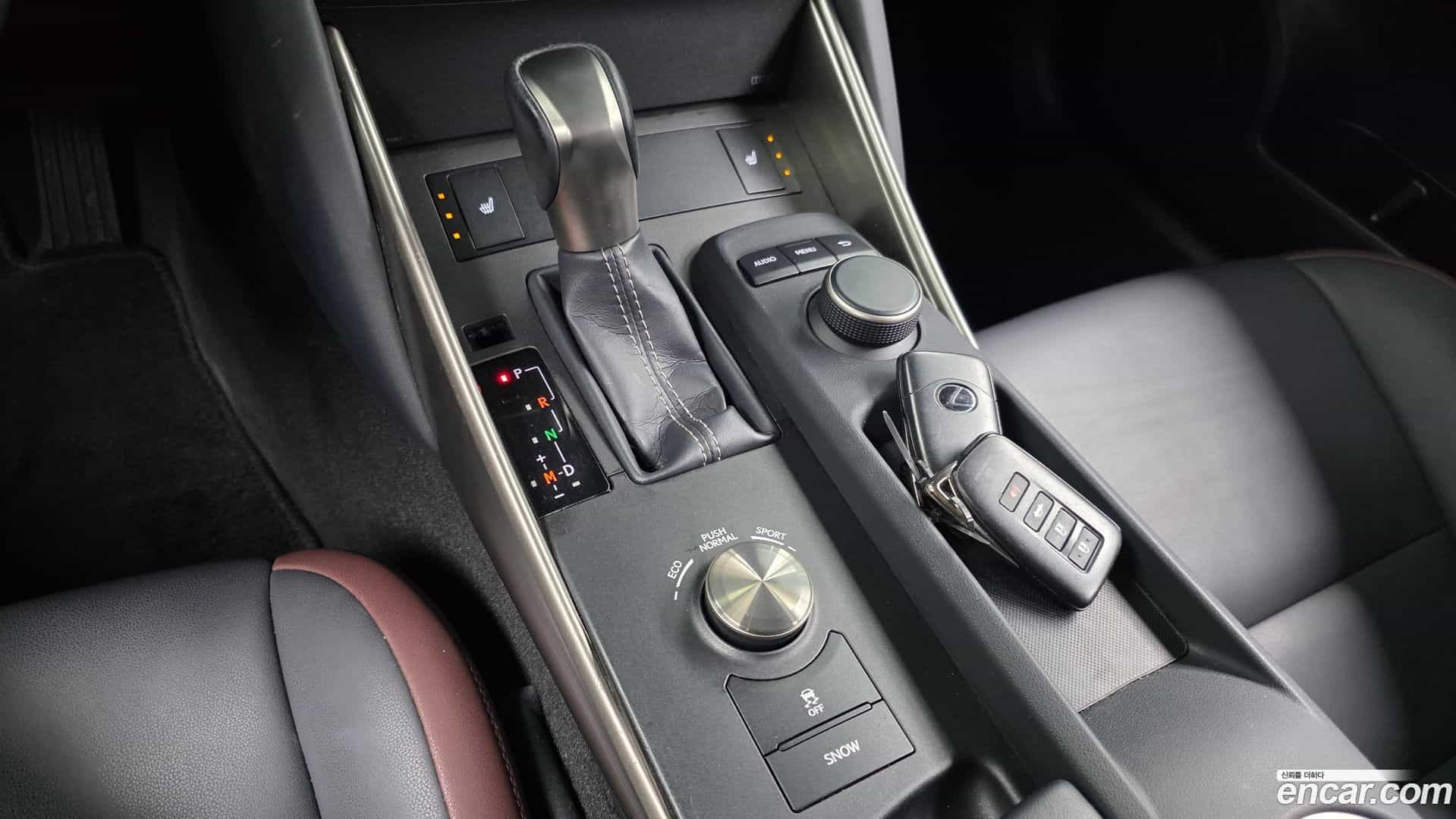 IS Lexus 2019.2-INNER-009