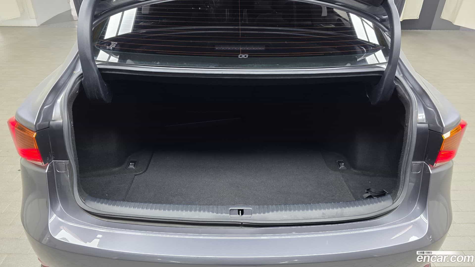 IS Lexus 2019.2-OPTION-024