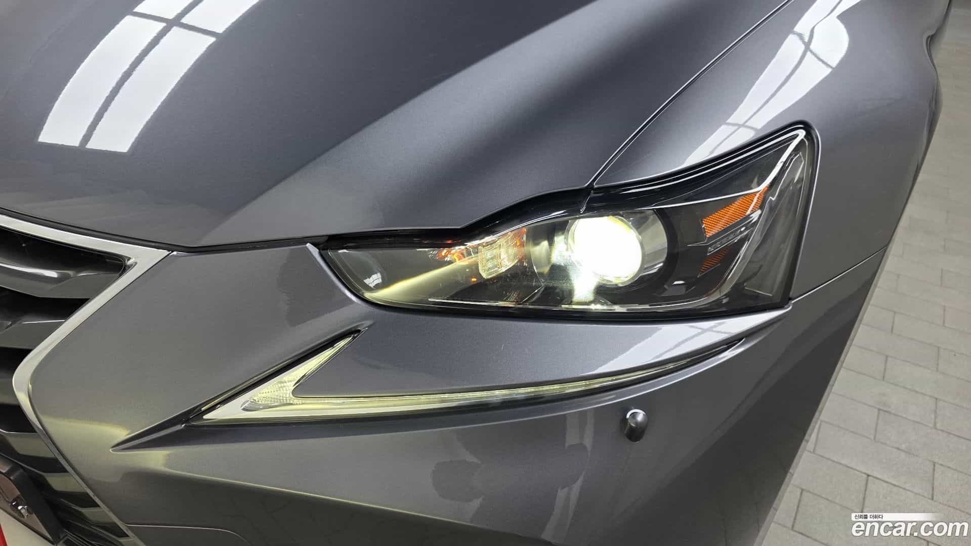 IS Lexus 2019.2-OUTER-032