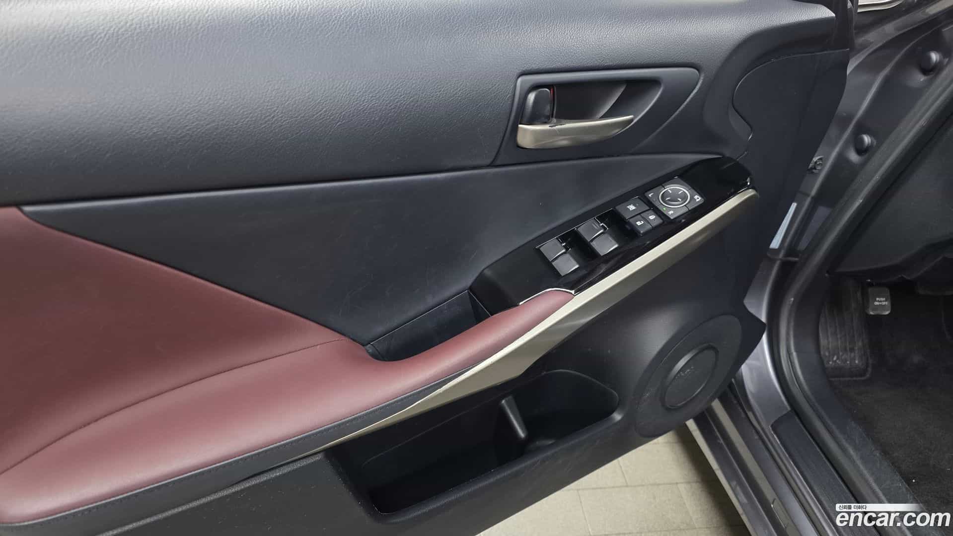 IS Lexus 2019.2-INNER-034