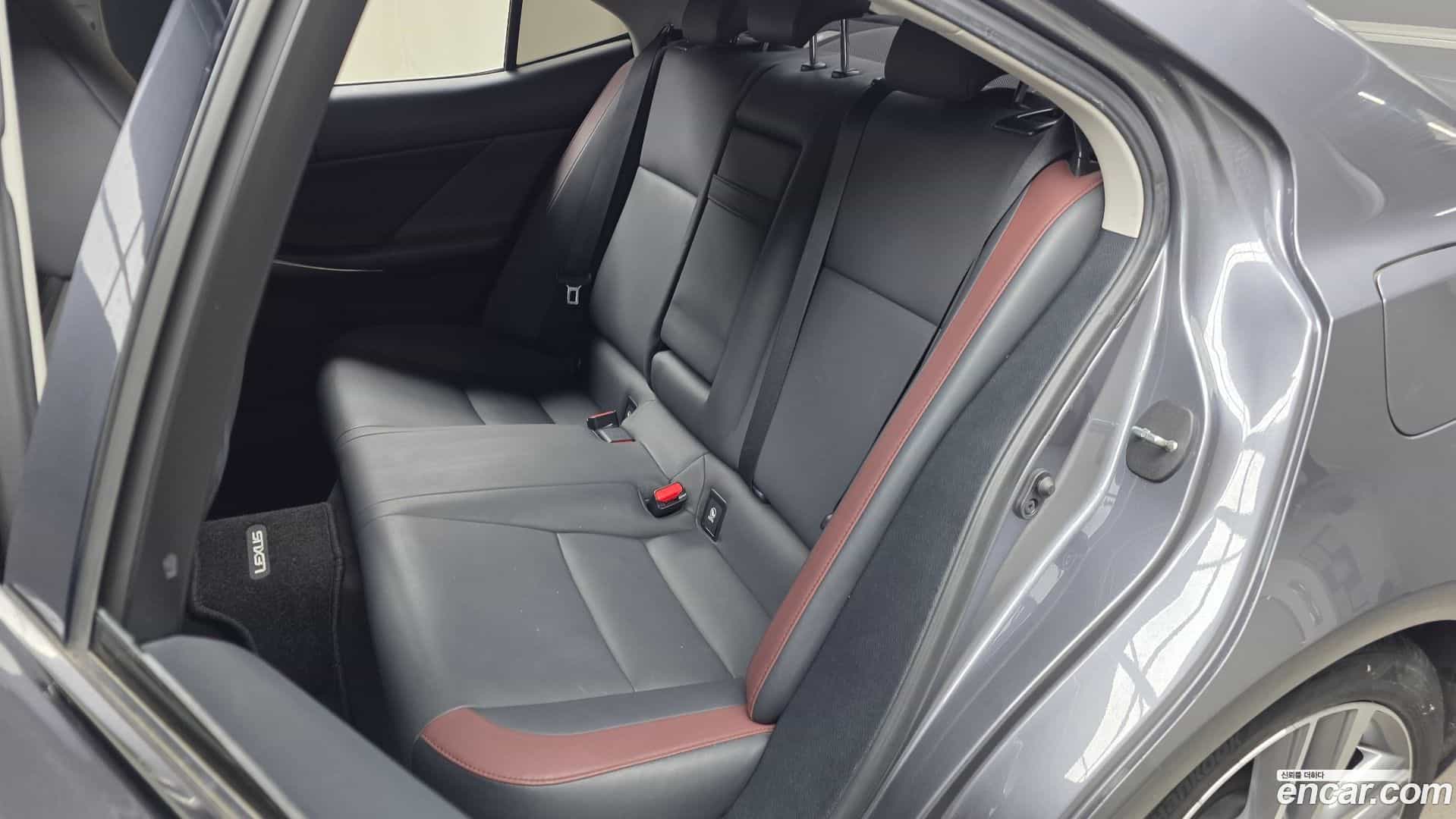 IS Lexus 2019.2-INNER-036