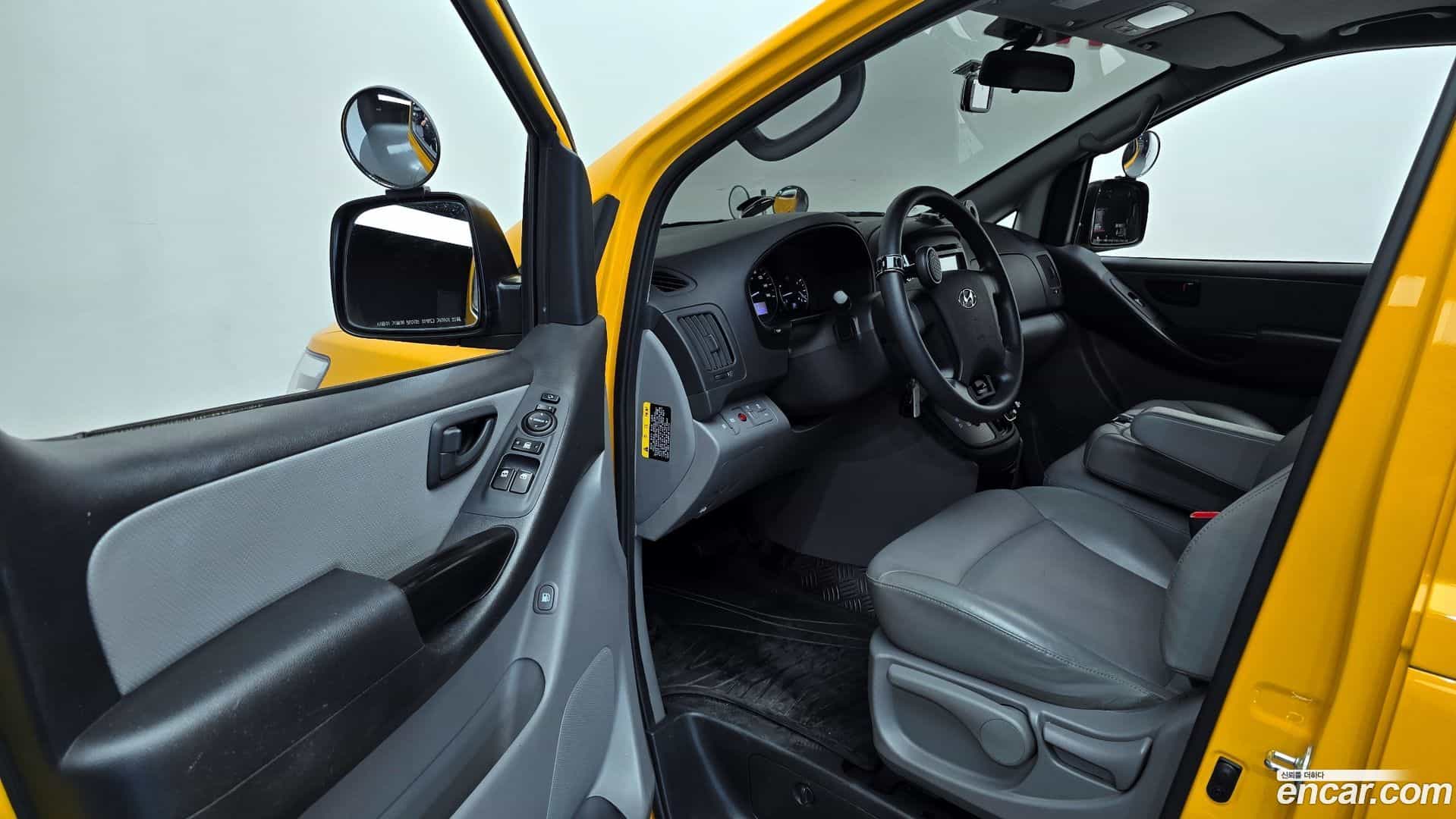 Starex Hyundai 2019.1-INNER-010