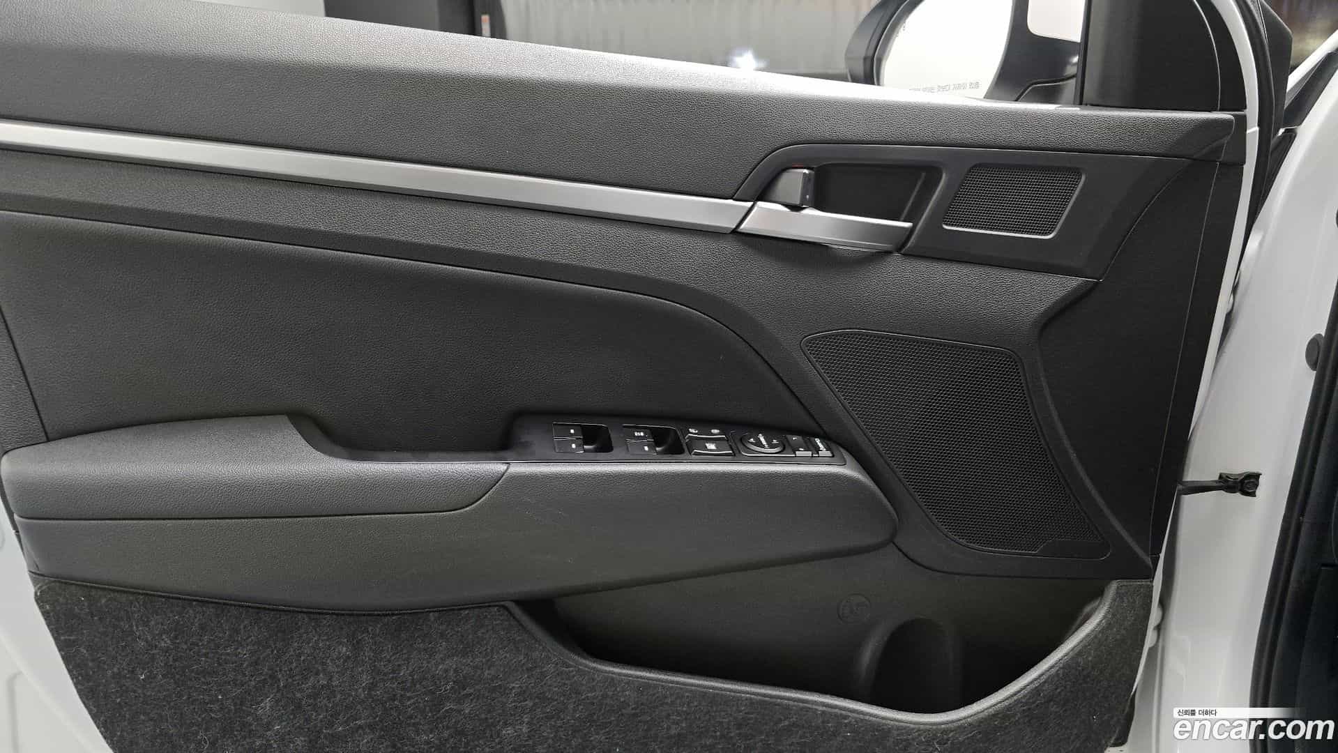 AVANTE Hyundai 2019.11-INNER-034