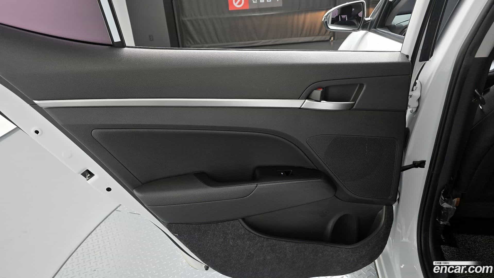 AVANTE Hyundai 2019.11-INNER-035