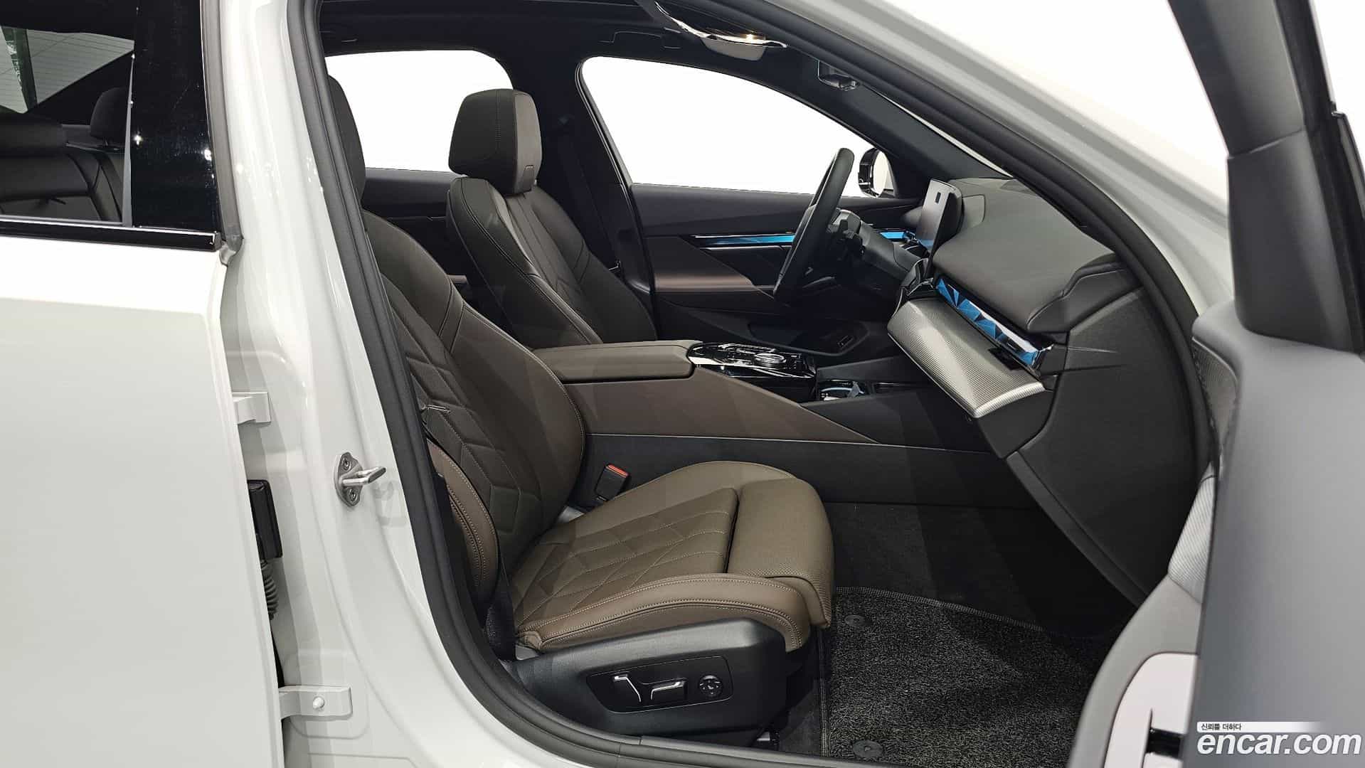 5-Series BMW 2025.6-INNER-010