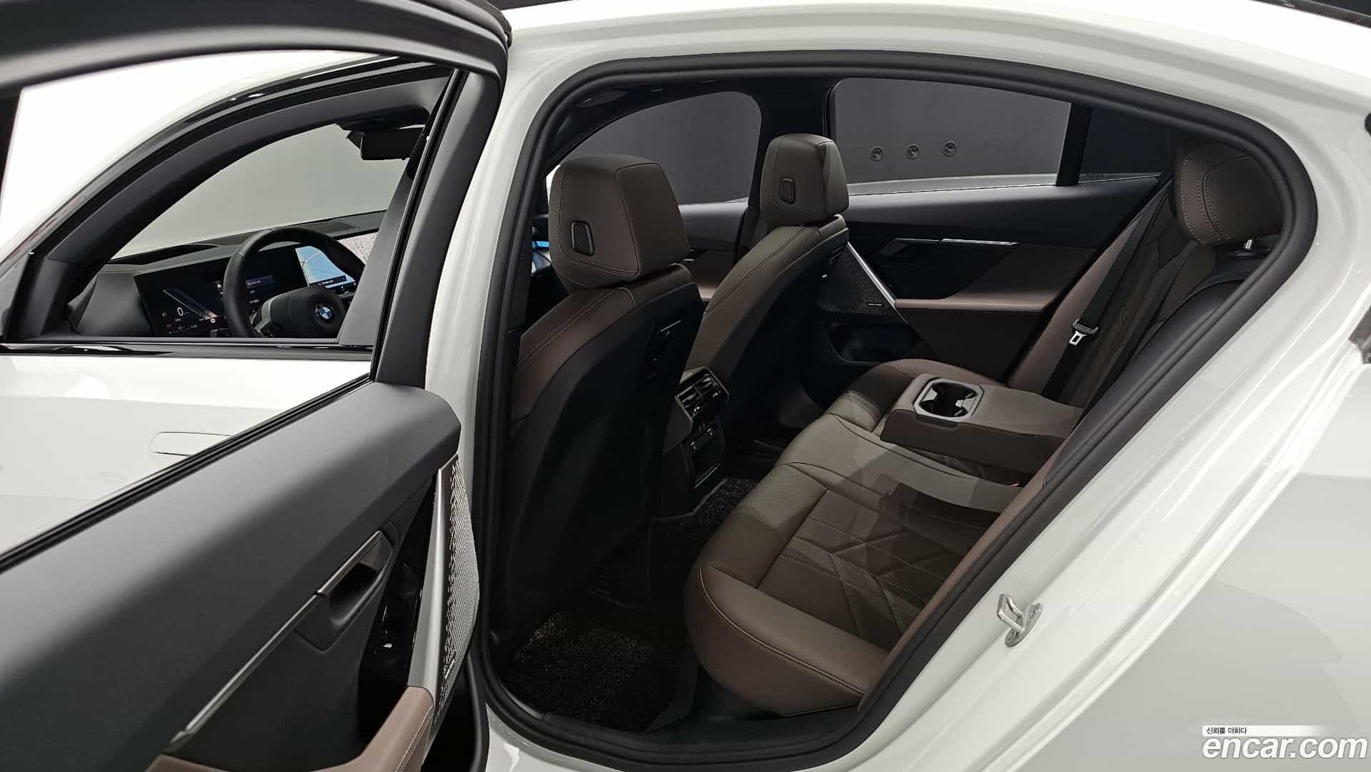 5-Series BMW 2025.6-OPTION-016