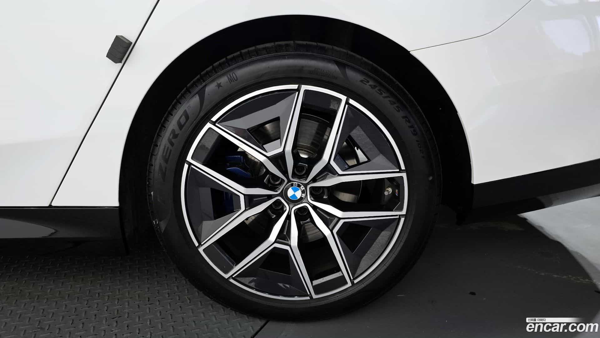5-Series BMW 2025.6-OUTER-031