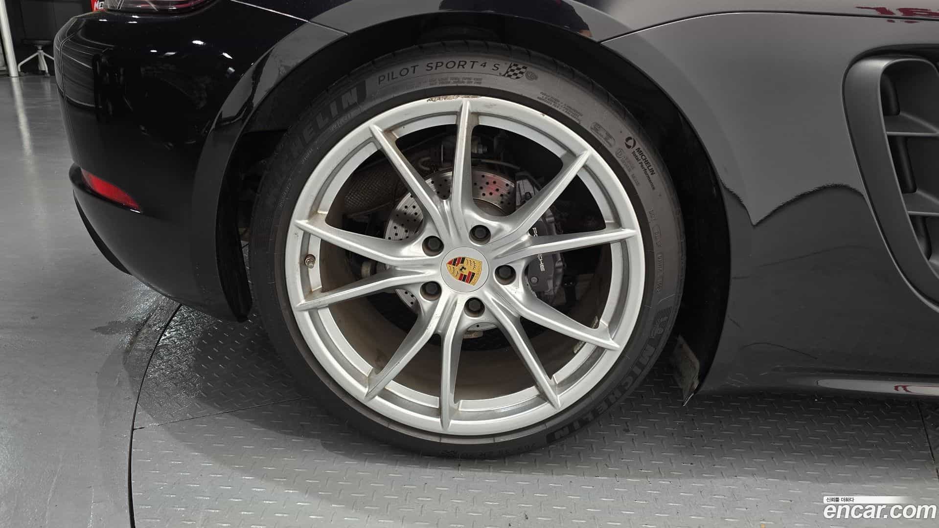 718 Porsche 2019.11-OUTER-031