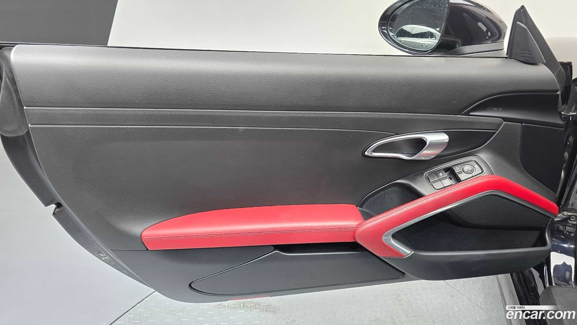 718 Porsche 2019.11-INNER-035