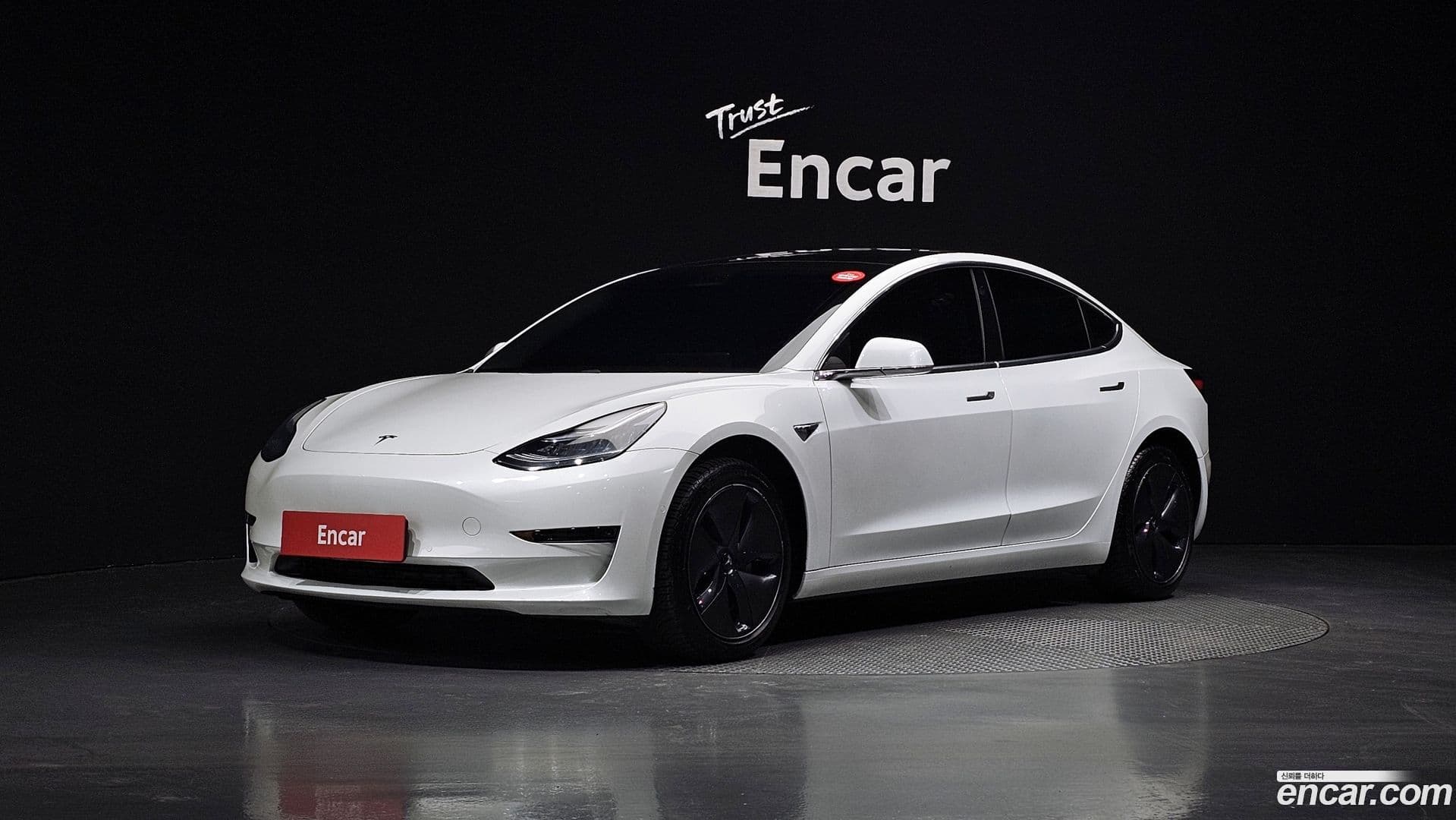 Main__Slider__Photo:Model 3 Tesla 2020.5-0