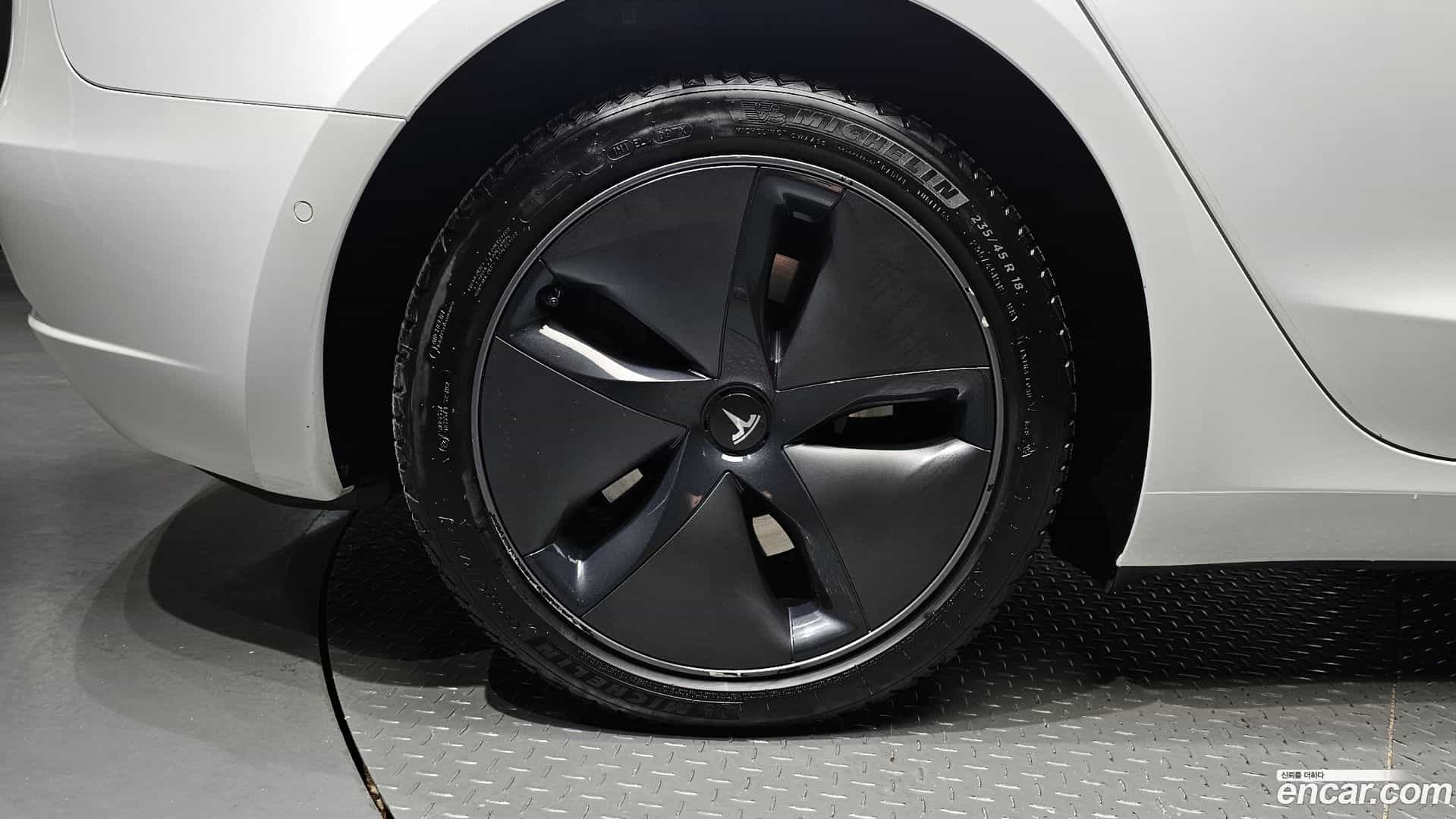 Model 3 Tesla 2020.5-OUTER-005