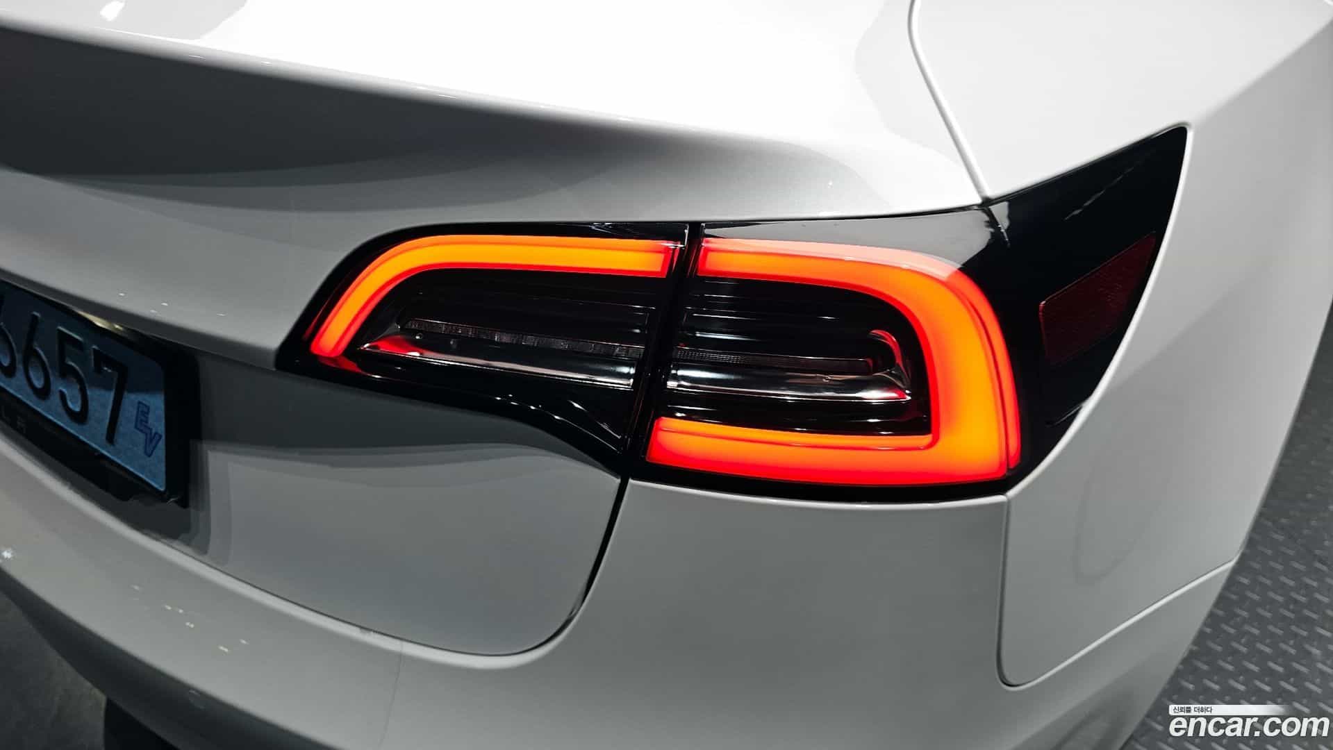 Model 3 Tesla 2020.5-OUTER-033