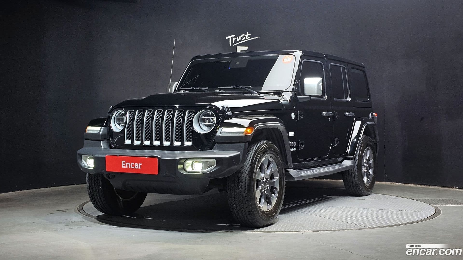 Main__Slider__Photo:Wrangler Jeep 2019.8-0