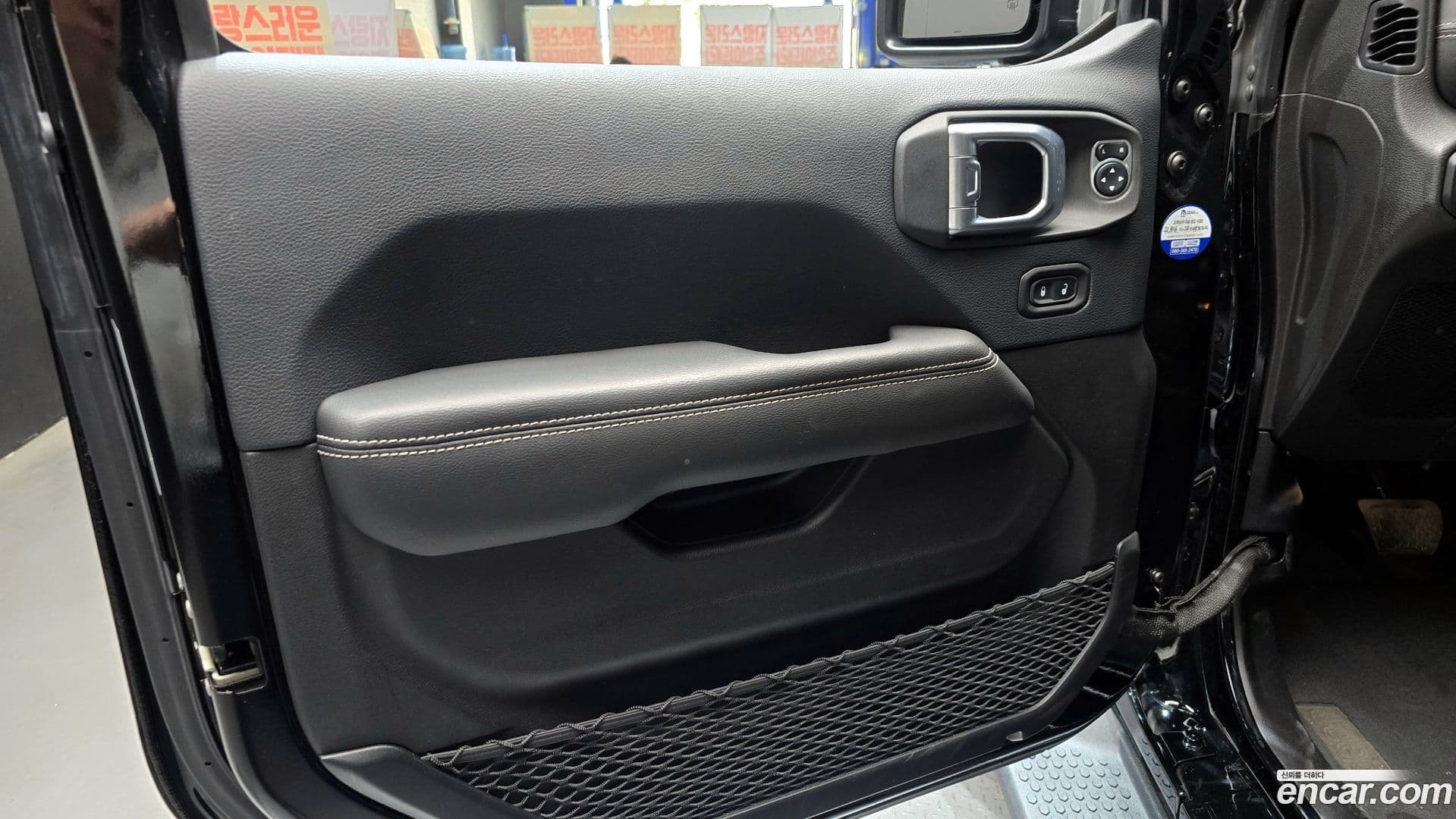 Main__Slider__Photo:Wrangler Jeep 2019.8-23