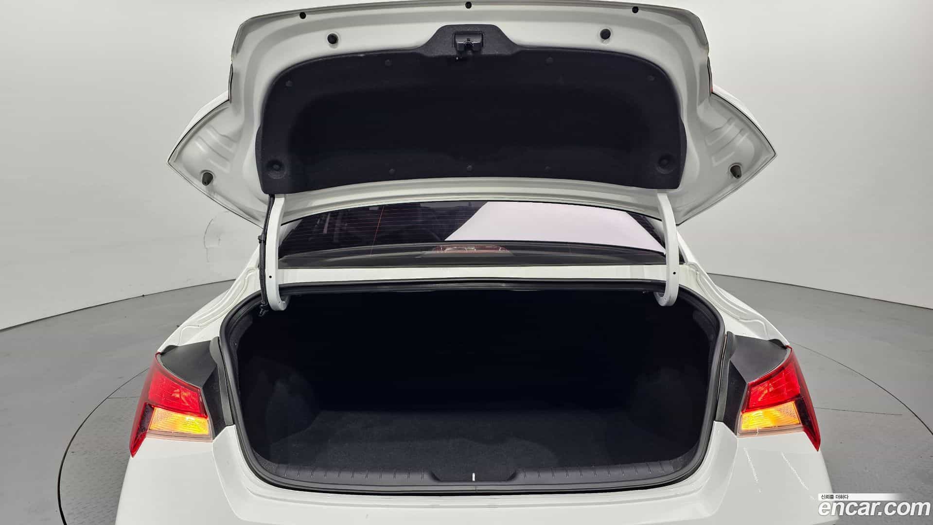 AVANTE Hyundai 2024.9-OPTION-042