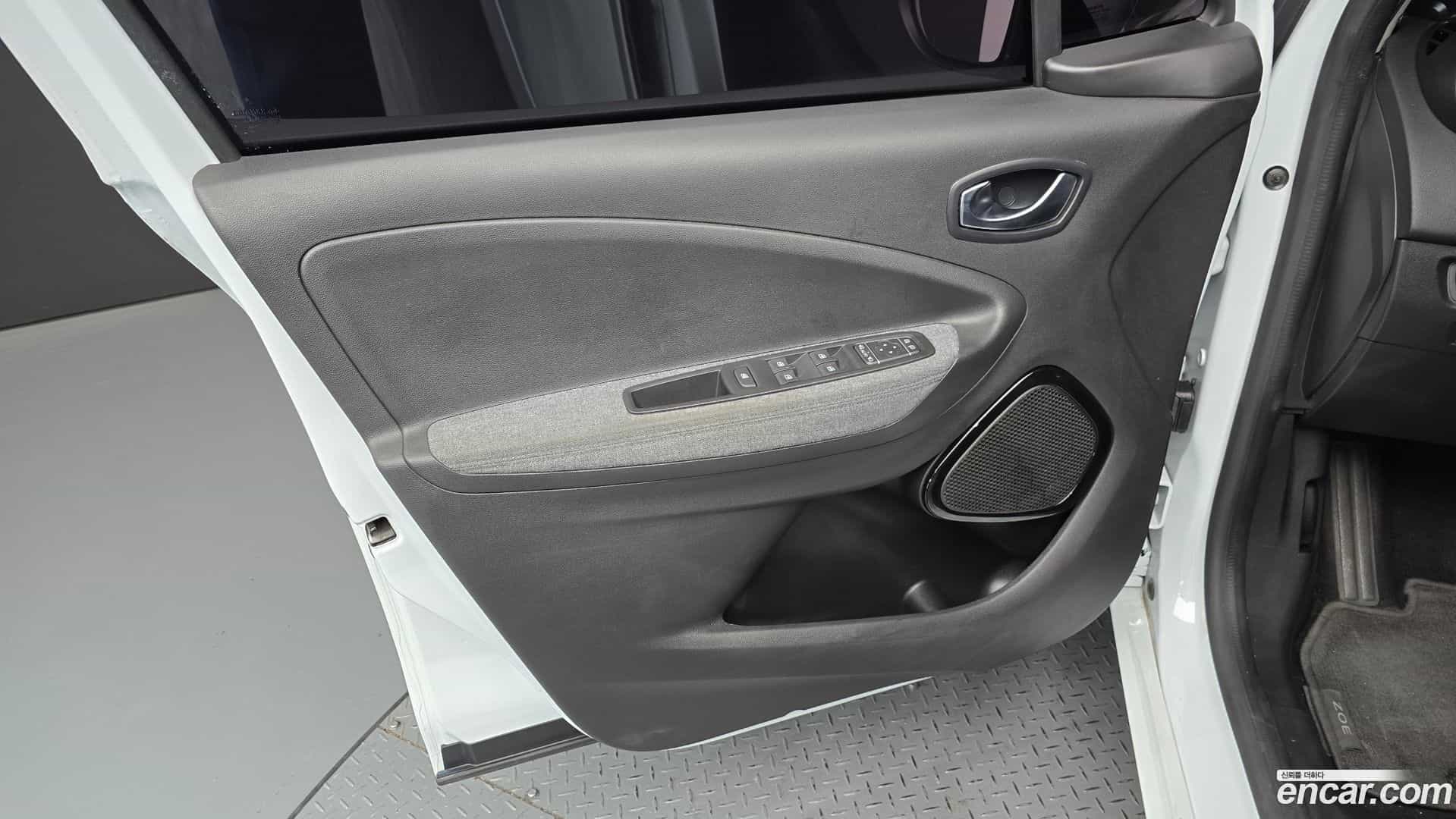 Zoe Renault Korea 2021.3-INNER-034