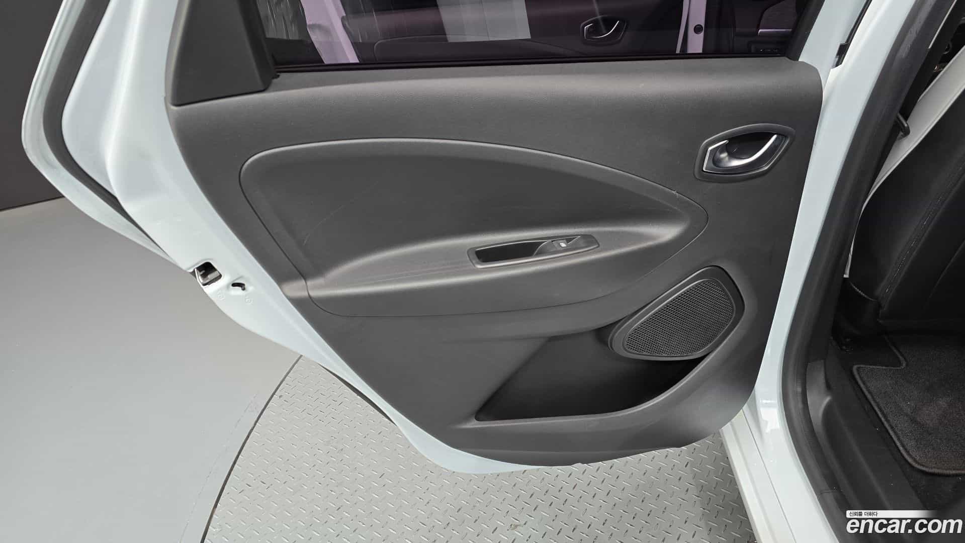 Zoe Renault Korea 2021.3-INNER-035