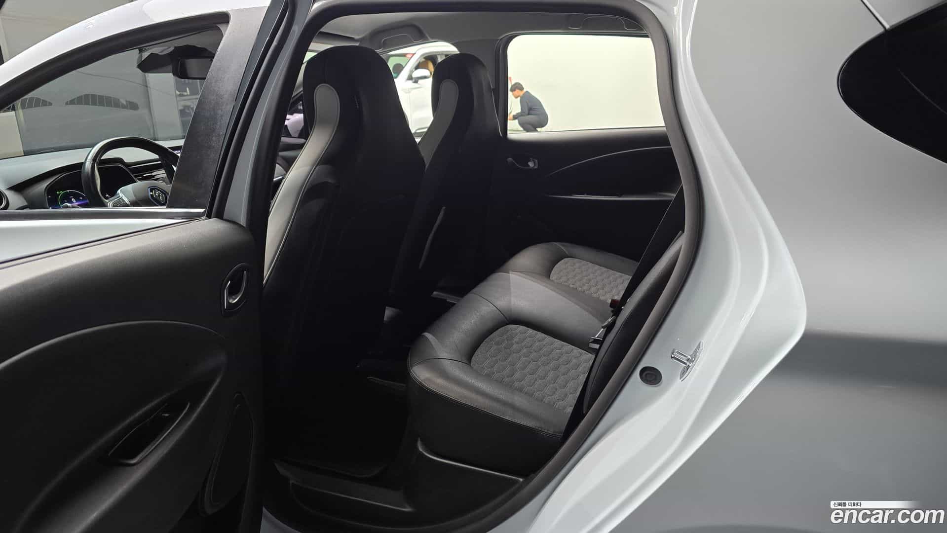 Zoe Renault Korea 2021.3-INNER-036
