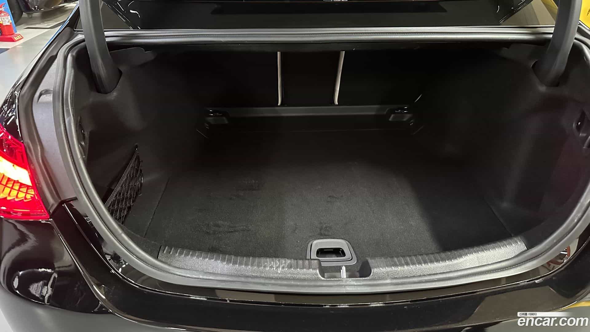 C-Class Mercedes-Benz 2024.1-INNER-009