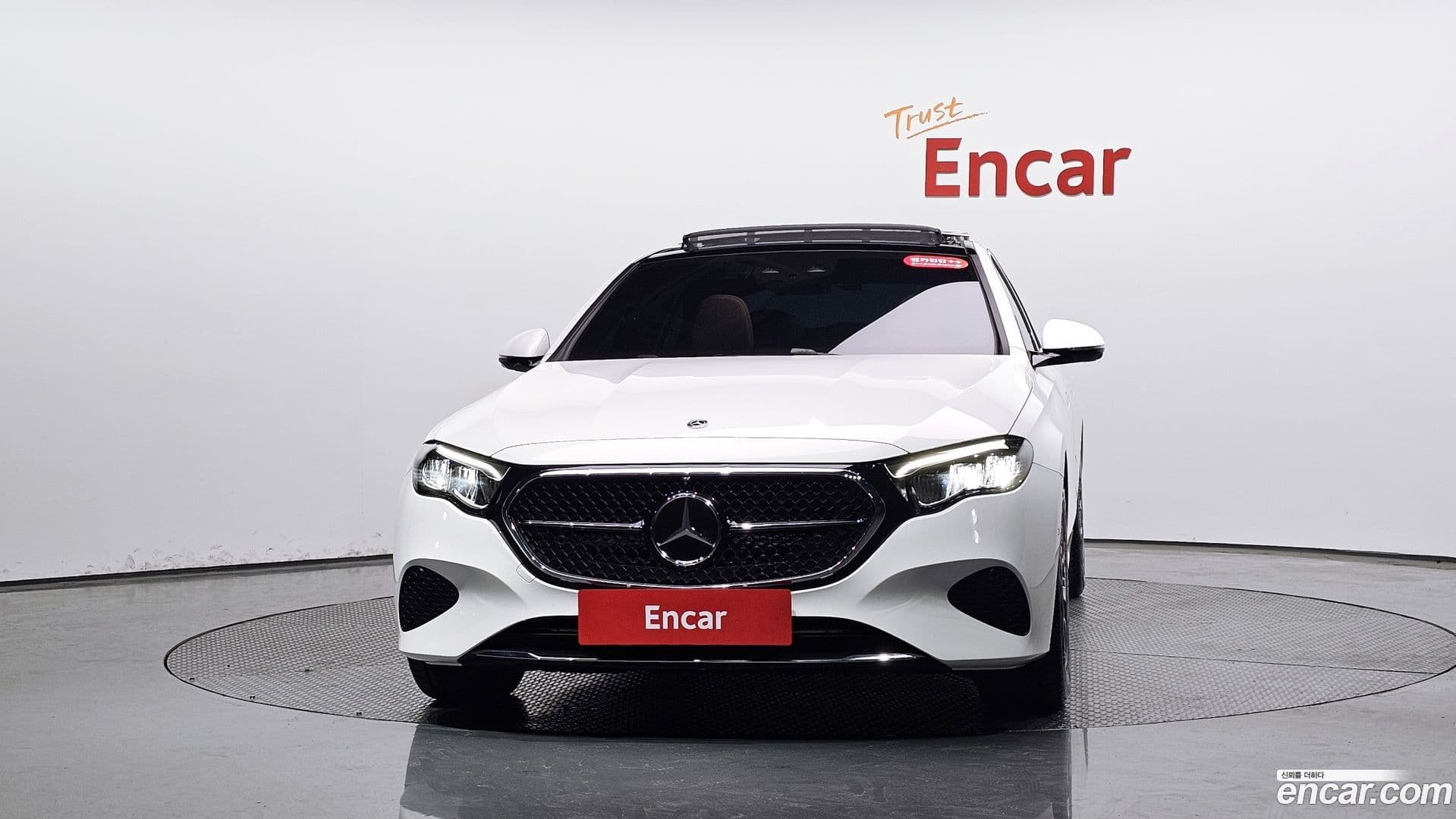 Main__Slider__Photo:E-Class Mercedes-Benz 2025.8-2