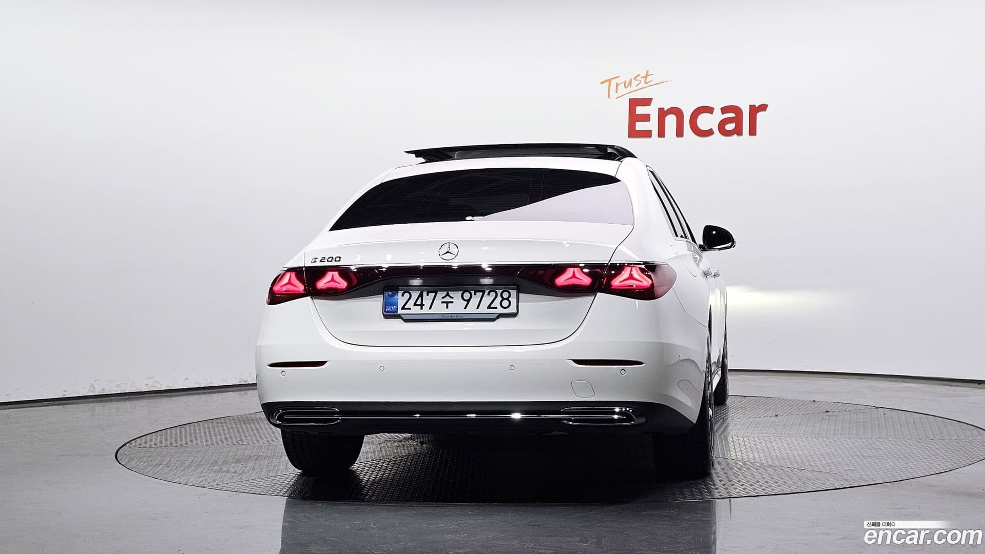 Main__Slider__Photo:E-Class Mercedes-Benz 2025.8-3