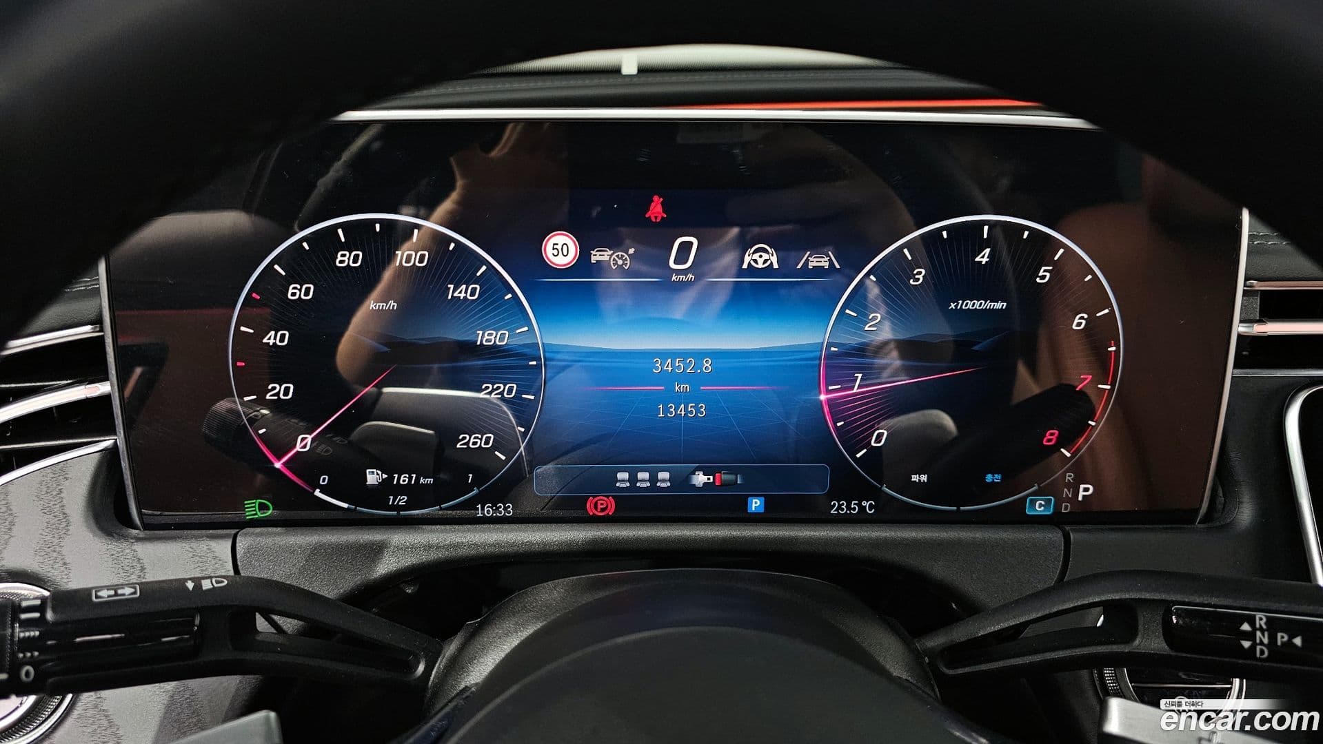 Main__Slider__Photo:E-Class Mercedes-Benz 2025.8-7