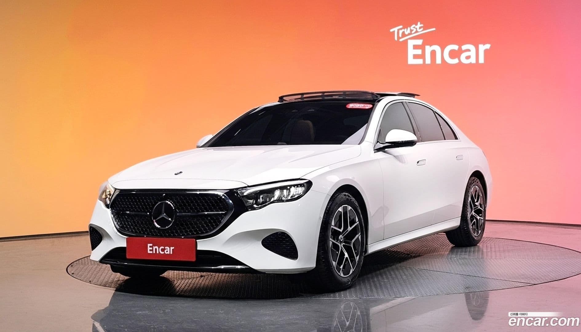 Main__Slider__Photo:E-Class Mercedes-Benz 2025.8-0