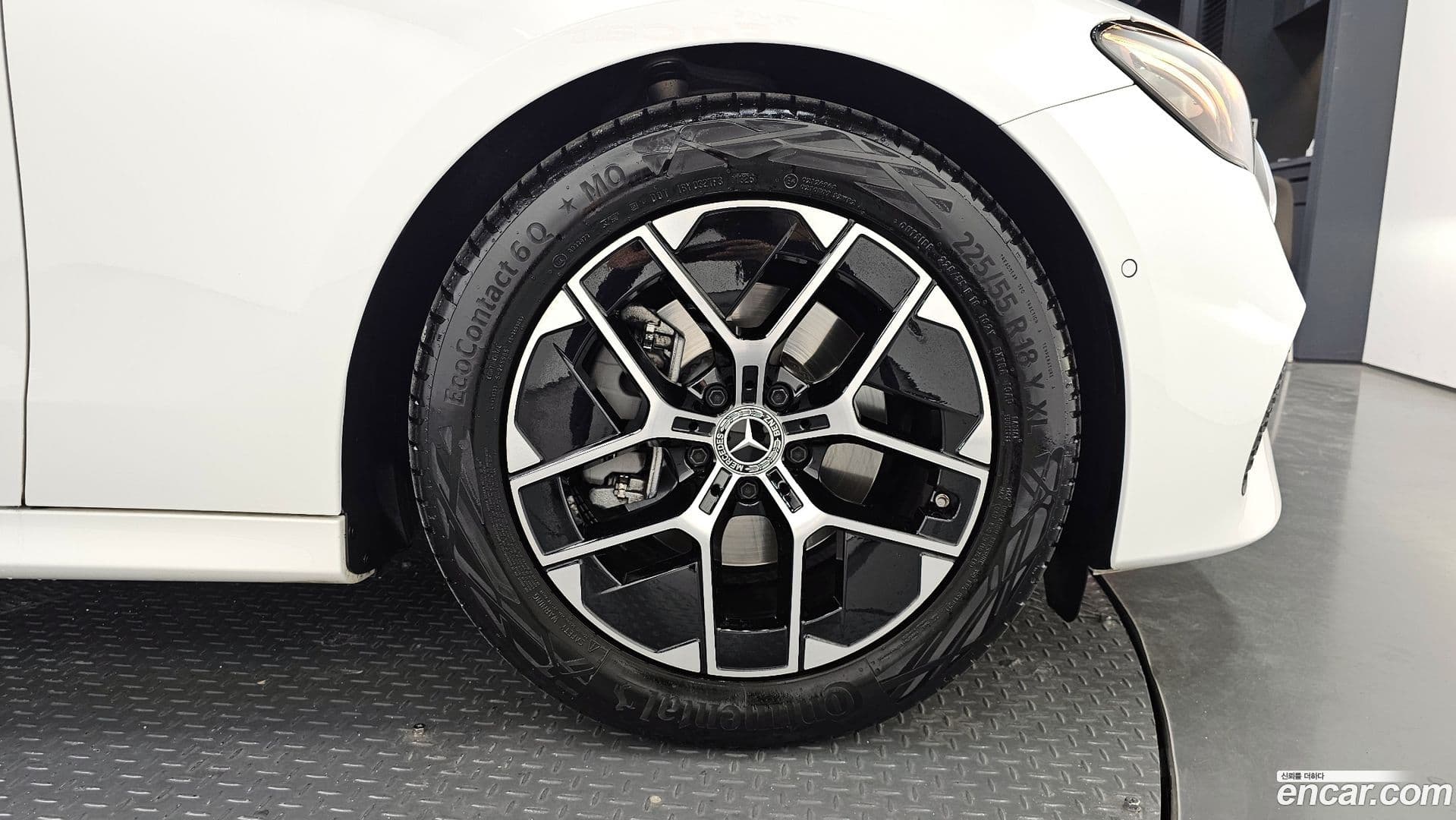 Main__Slider__Photo:E-Class Mercedes-Benz 2025.8-20