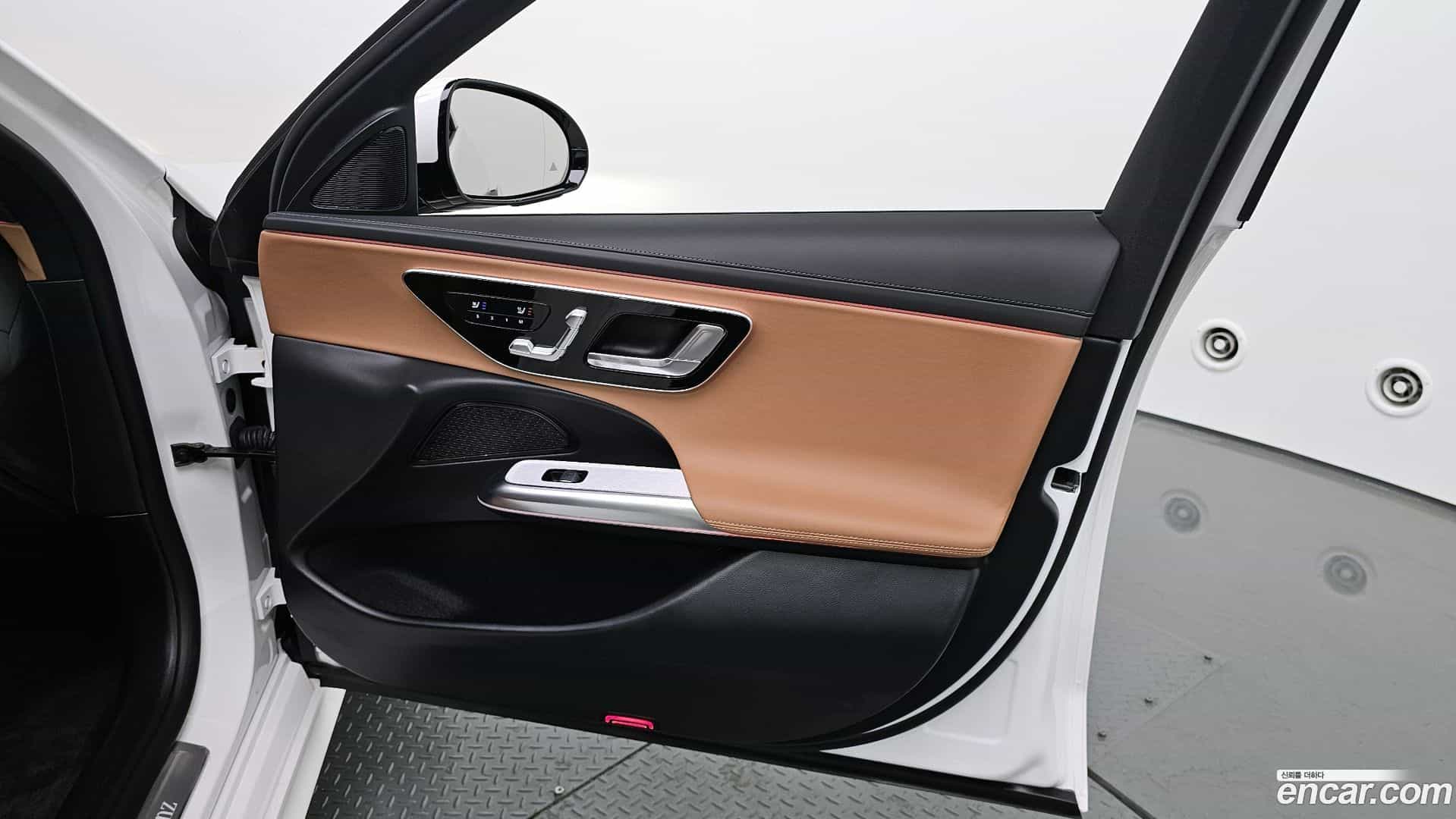 E-Class Mercedes-Benz 2025.8-OPTION-040