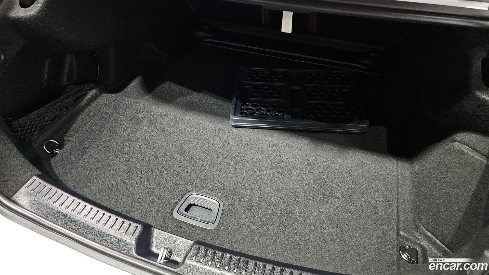 Main__Slider__Photo:E-Class Mercedes-Benz 2025.8-27