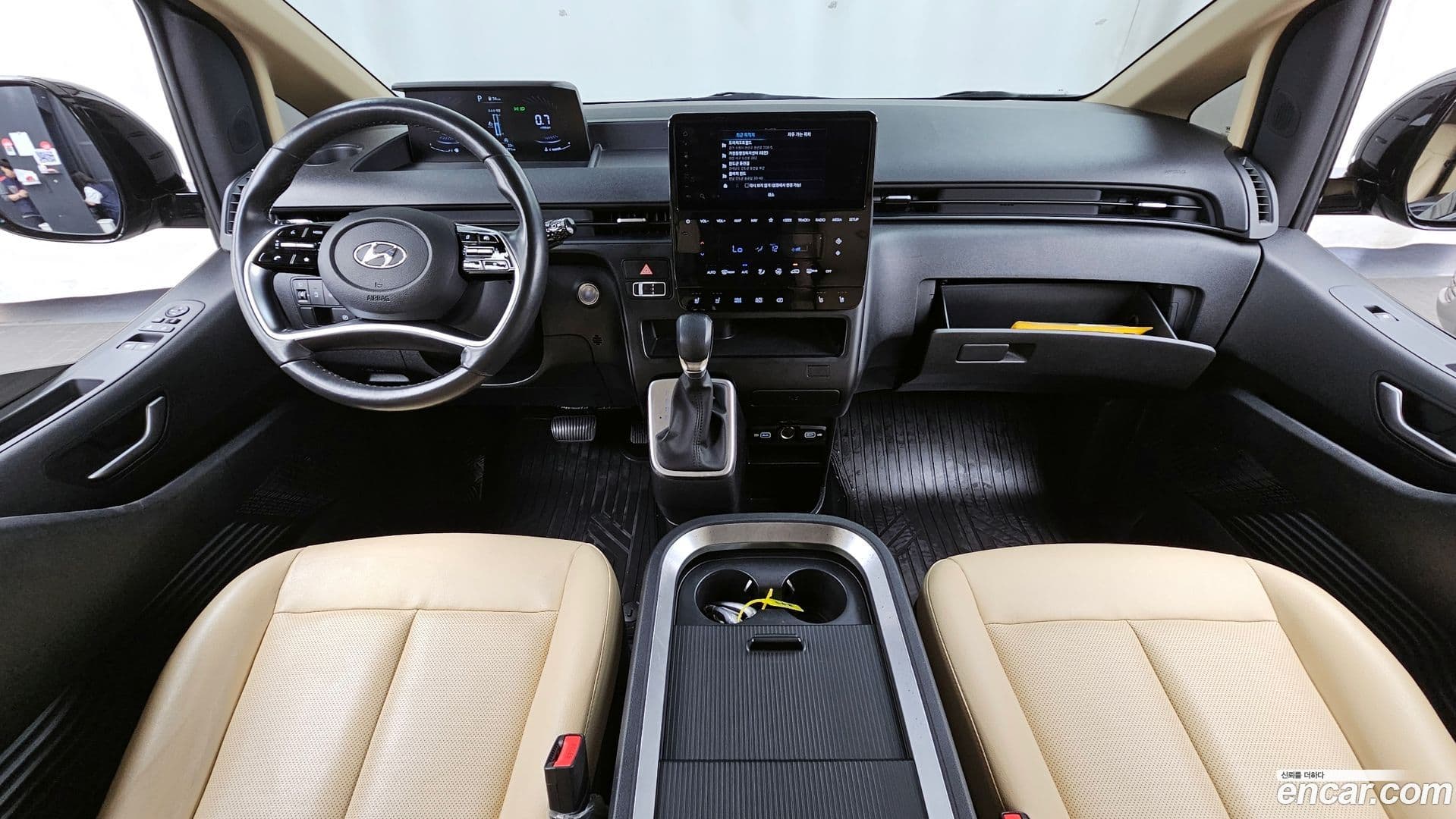 Main__Slider__Photo:Staria Hyundai 2022.0-6