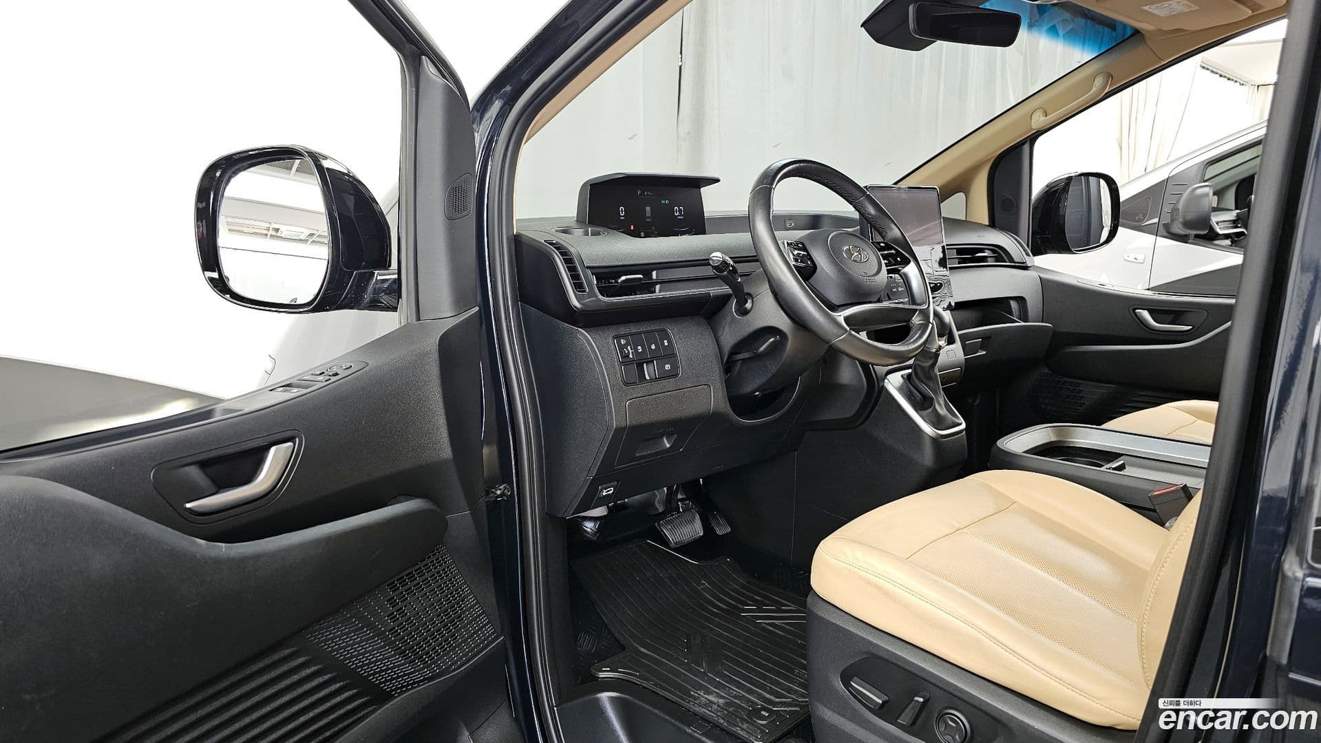 Main__Slider__Photo:Staria Hyundai 2022.0-9