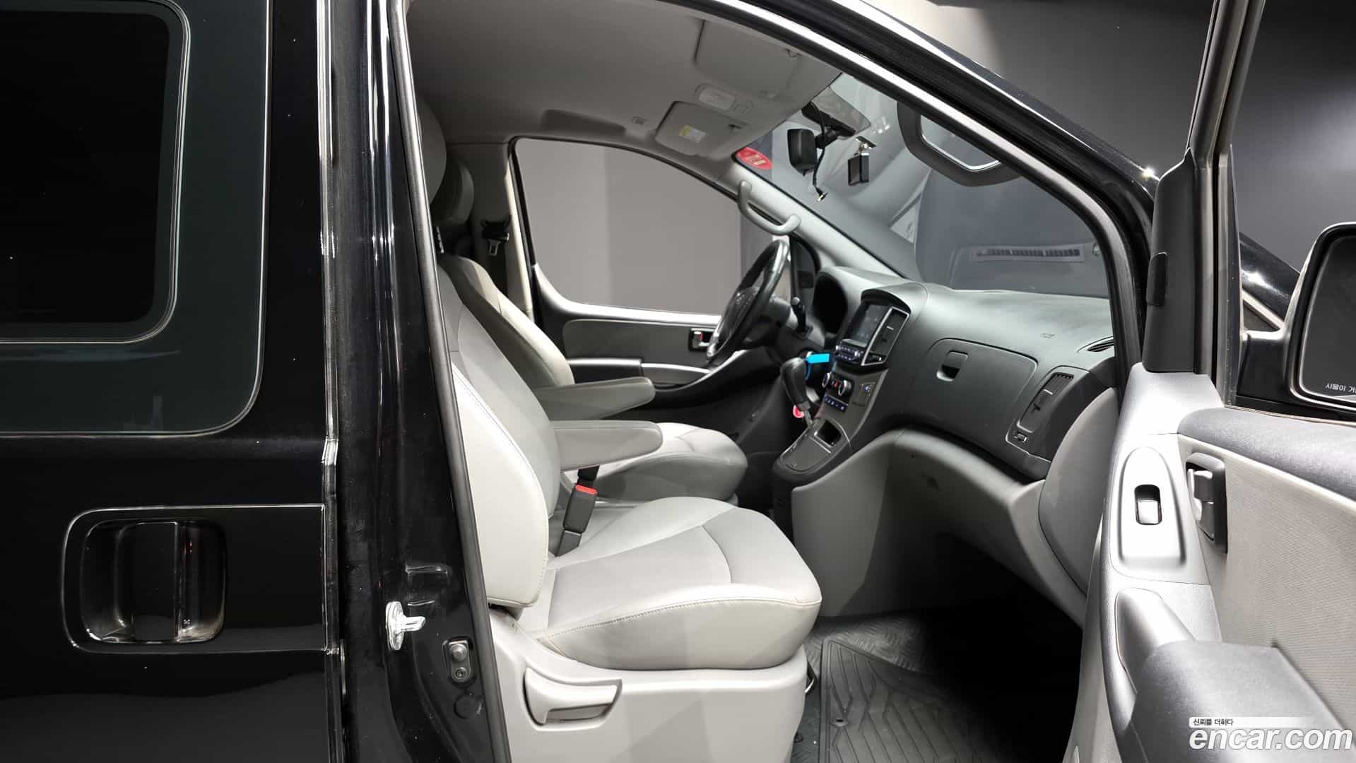 Starex Hyundai 2020.2-OPTION-016
