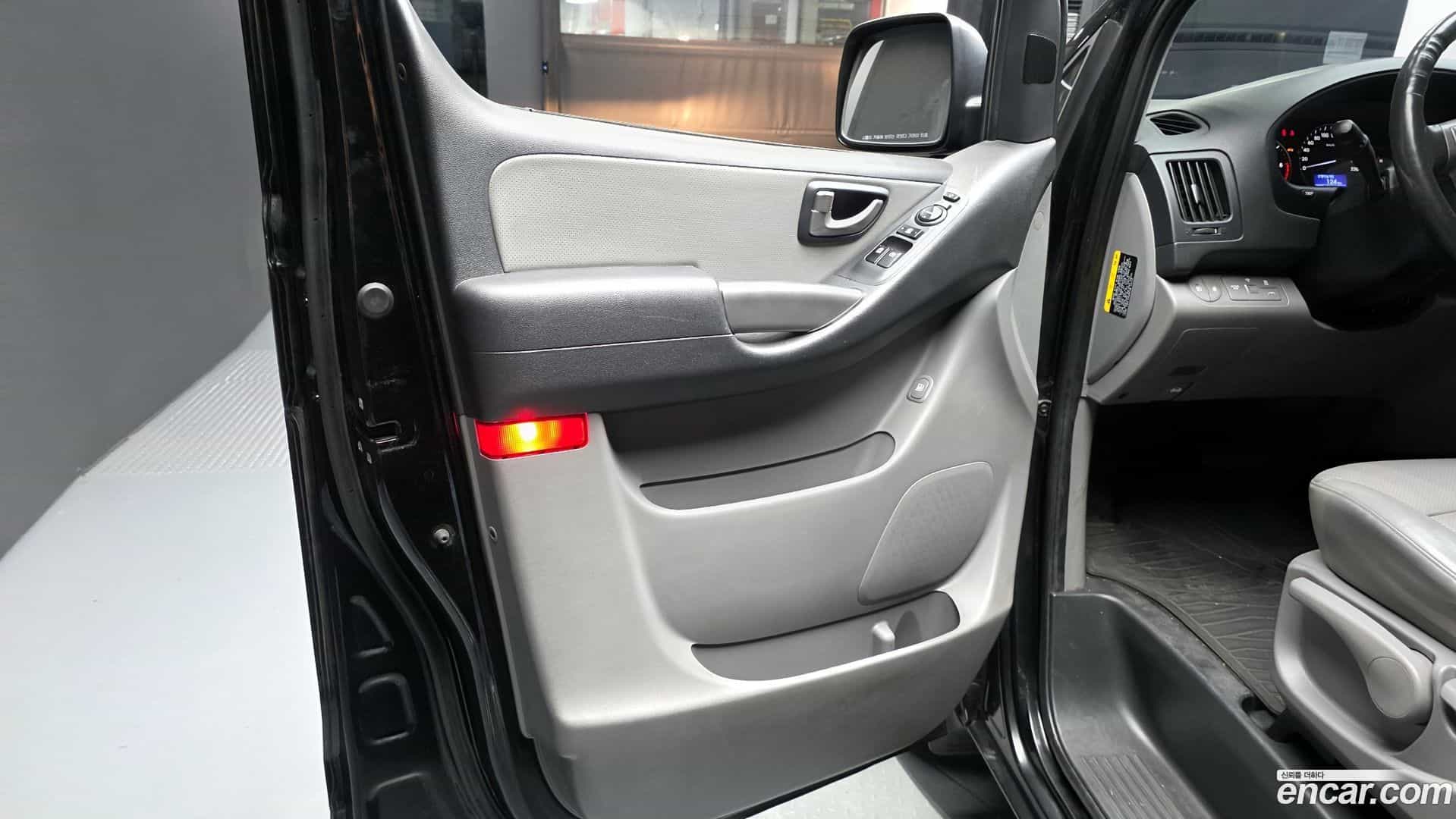 Starex Hyundai 2020.2-INNER-035