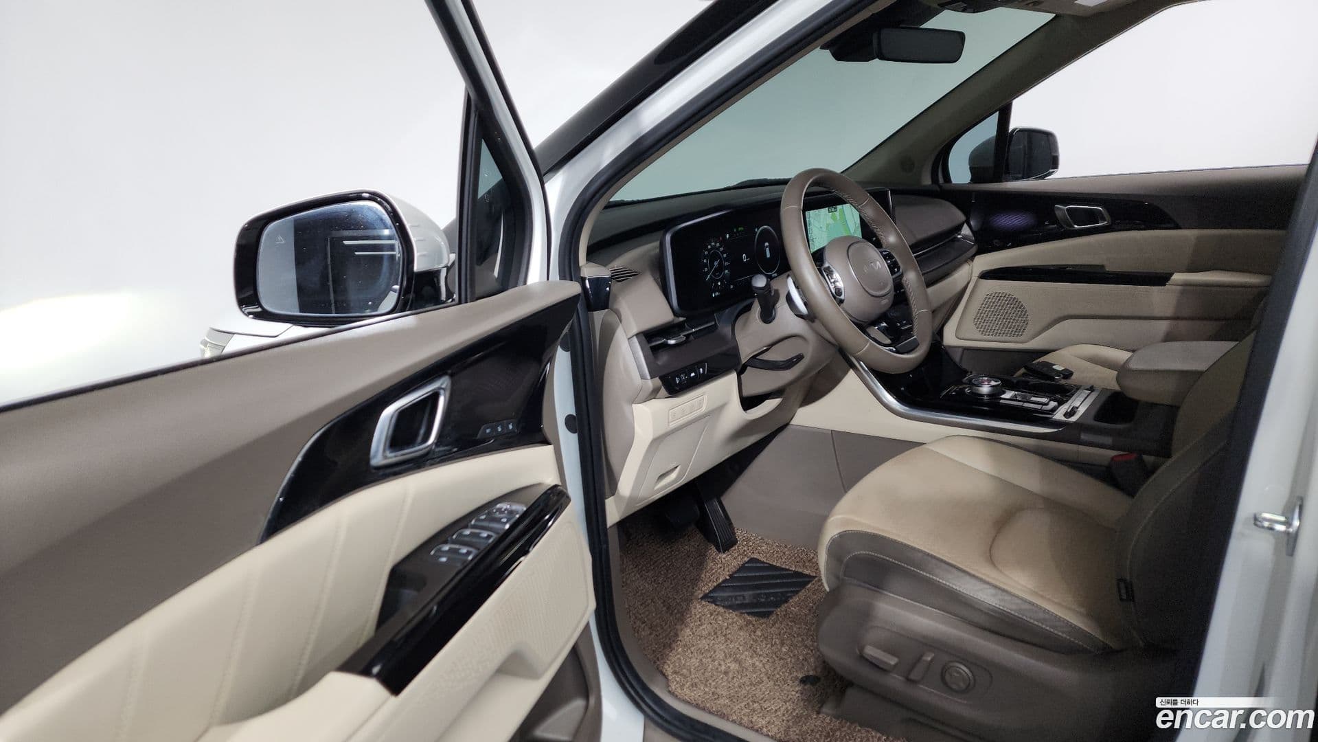 Main__Slider__Photo:Canival Kia 2022.6-9