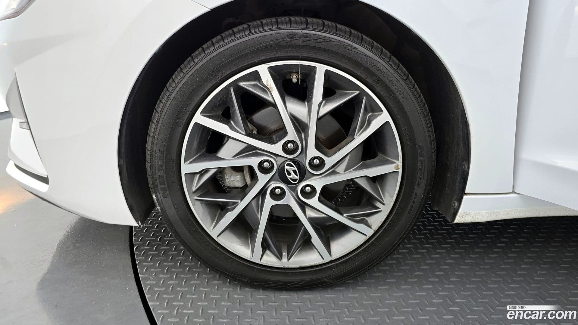 Main__Slider__Photo:AVANTE Hyundai 2019.1-4