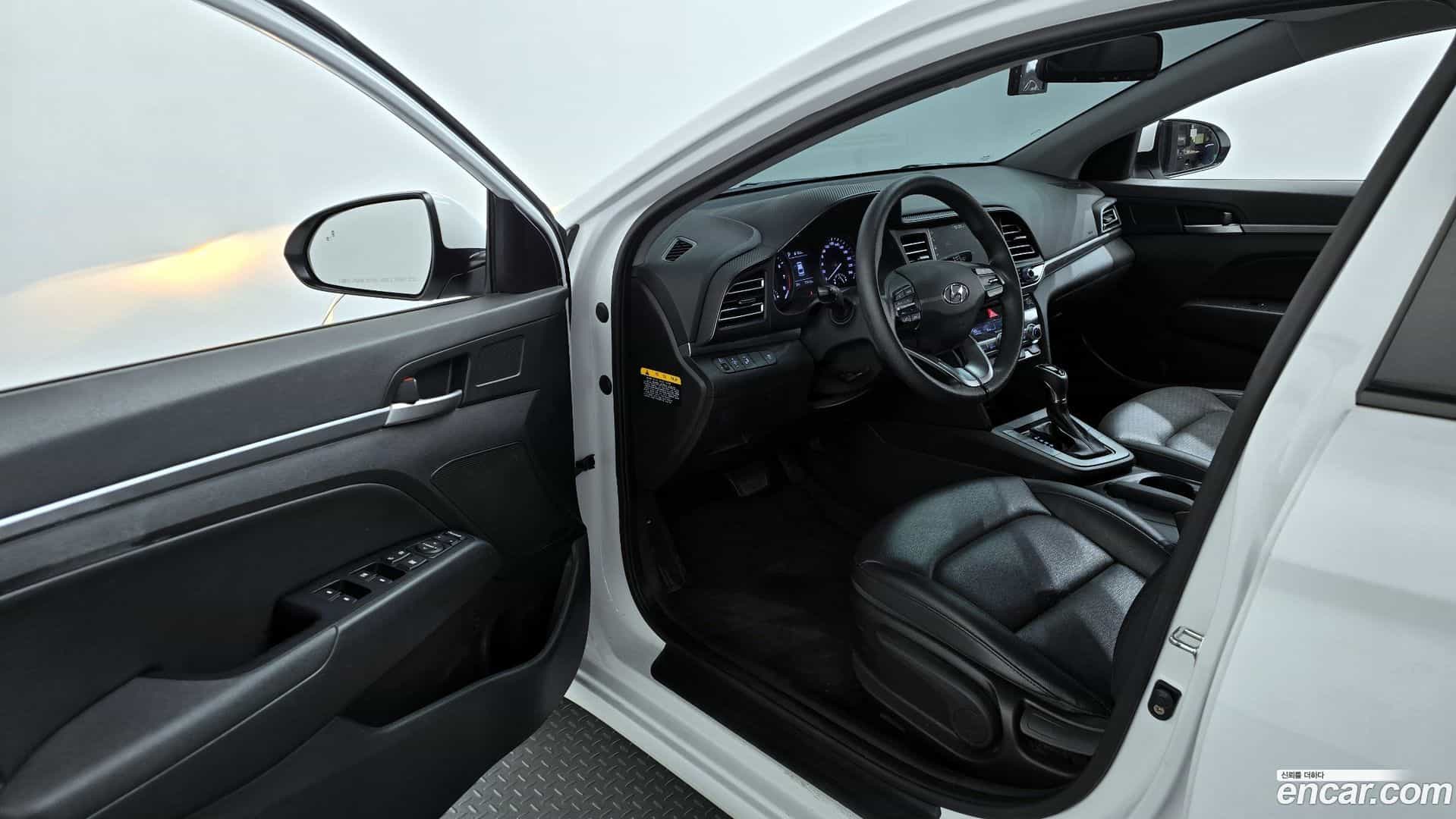 AVANTE Hyundai 2019.1-INNER-010