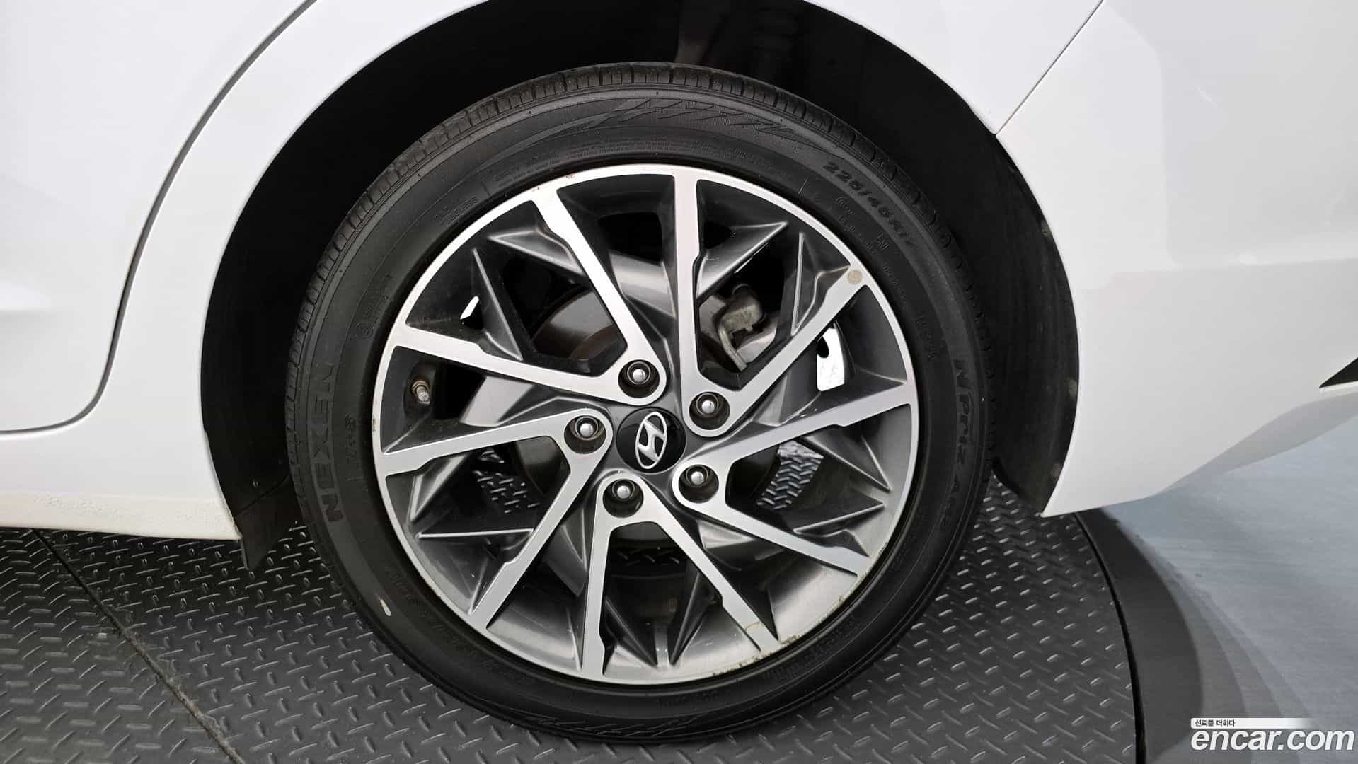 AVANTE Hyundai 2019.1-OUTER-031