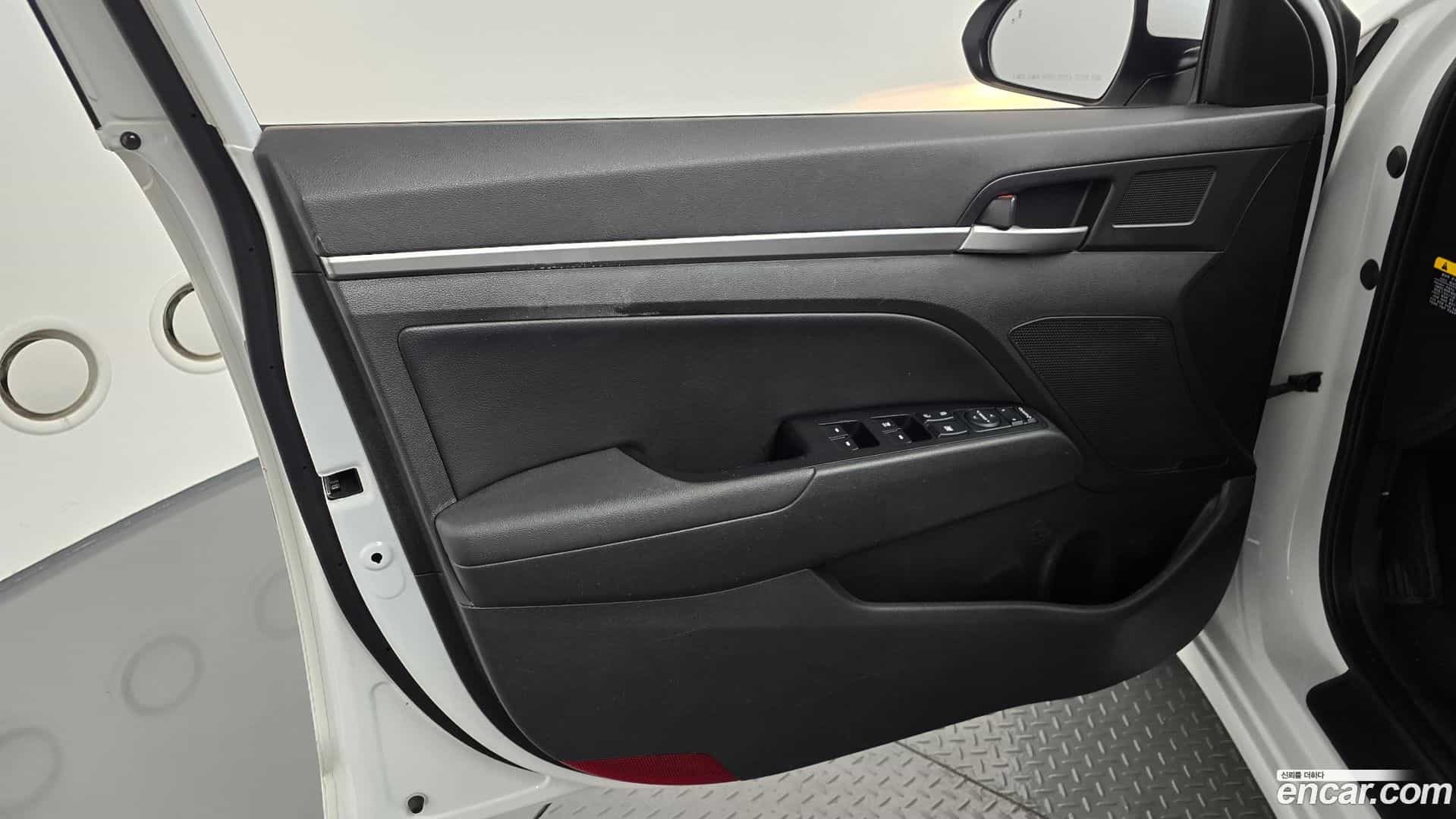 AVANTE Hyundai 2019.1-INNER-034