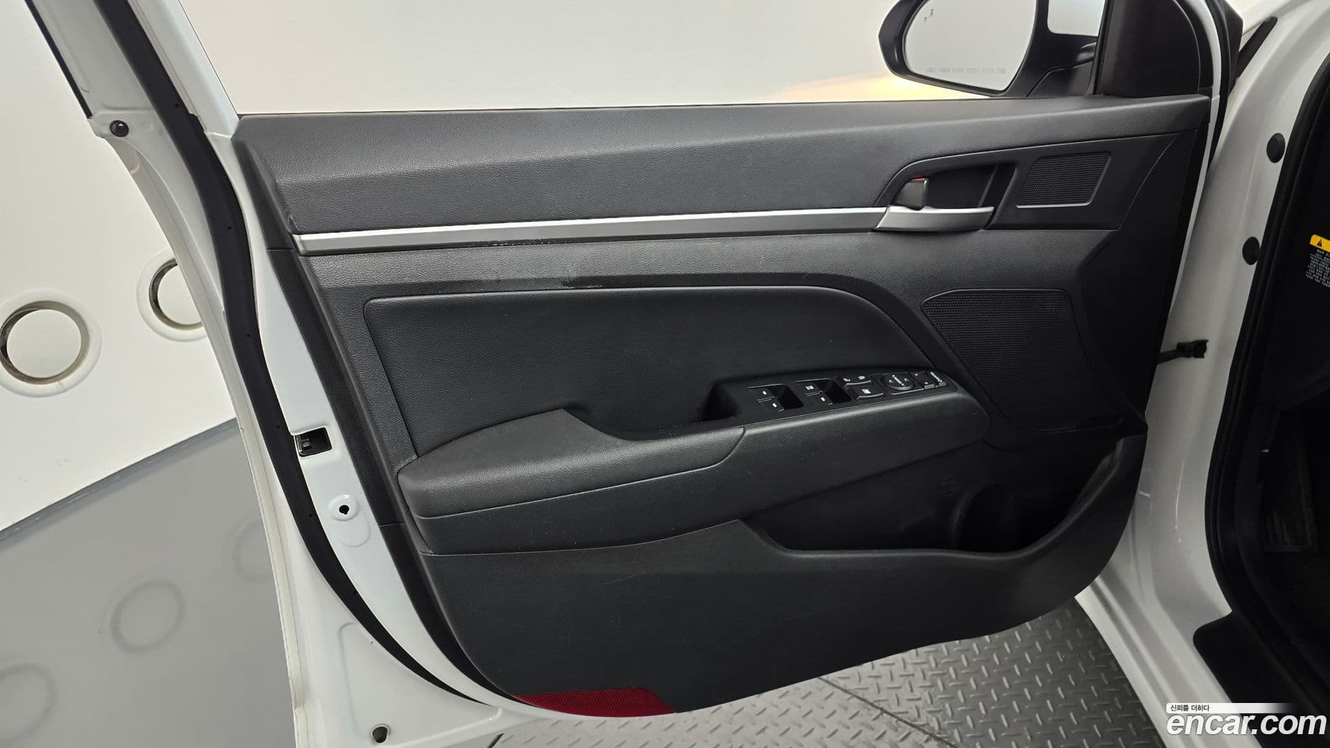 Main__Slider__Photo:AVANTE Hyundai 2019.1-23
