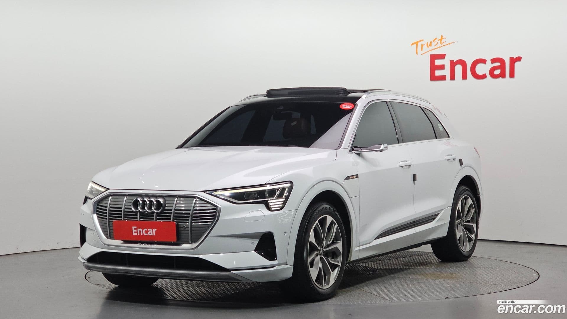 Main__Slider__Photo:e-tron Audi 2021.9-0
